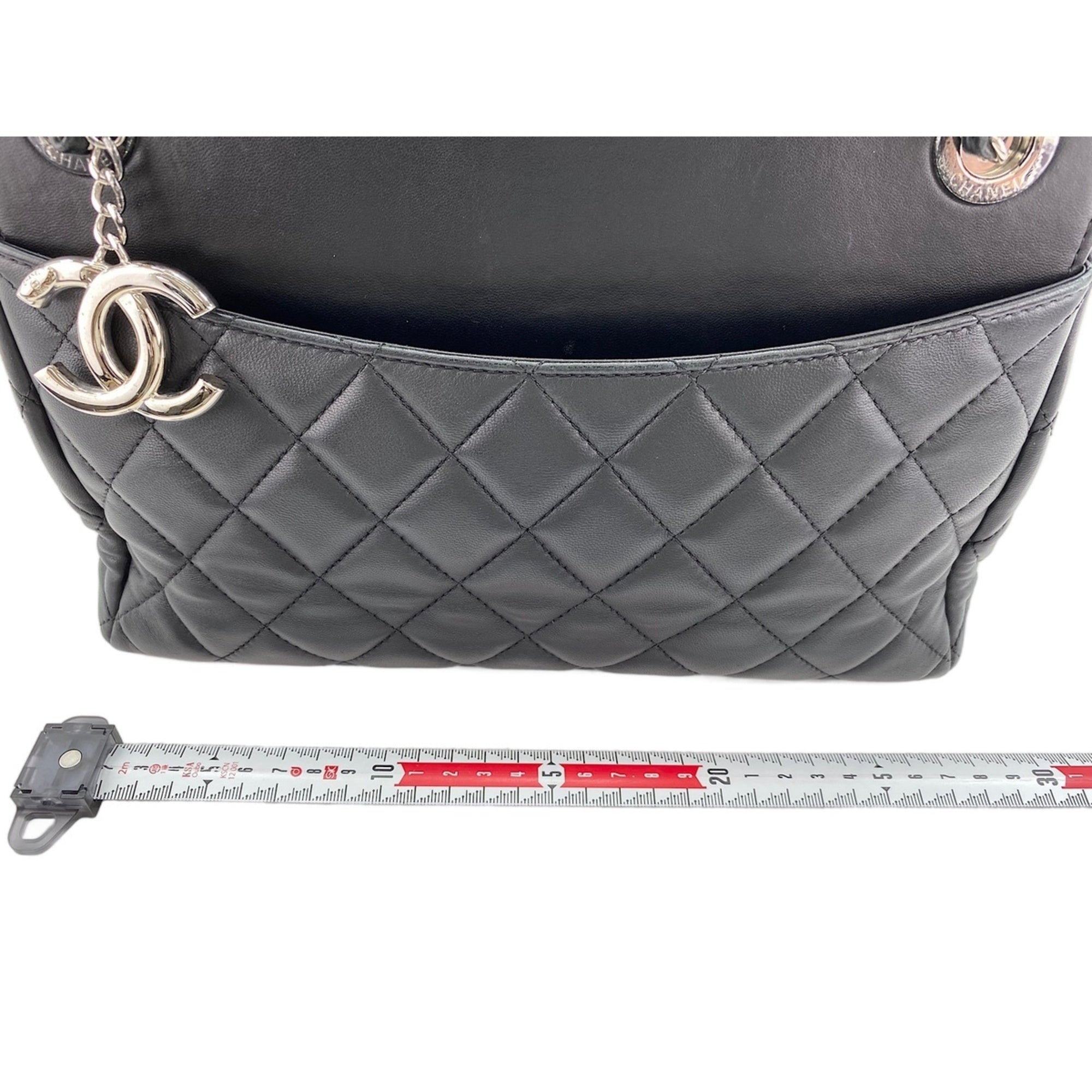 Chanel Black Shoulder Bag (Pre-Owned)