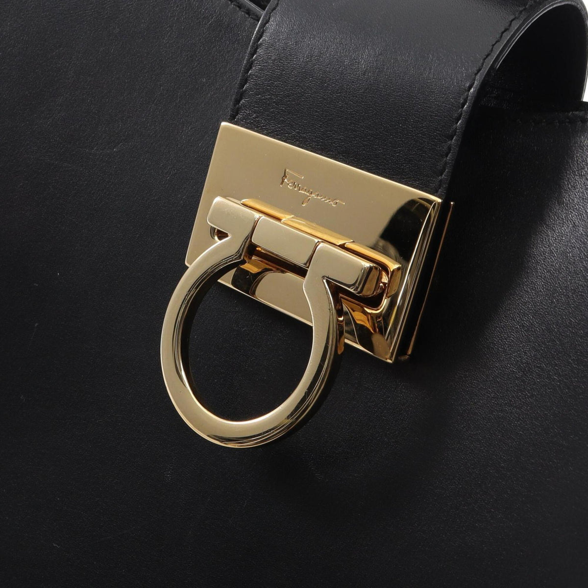 Salvatore Ferragamo Black Leather Handbag Shoulder Bag (Pre-Owned)