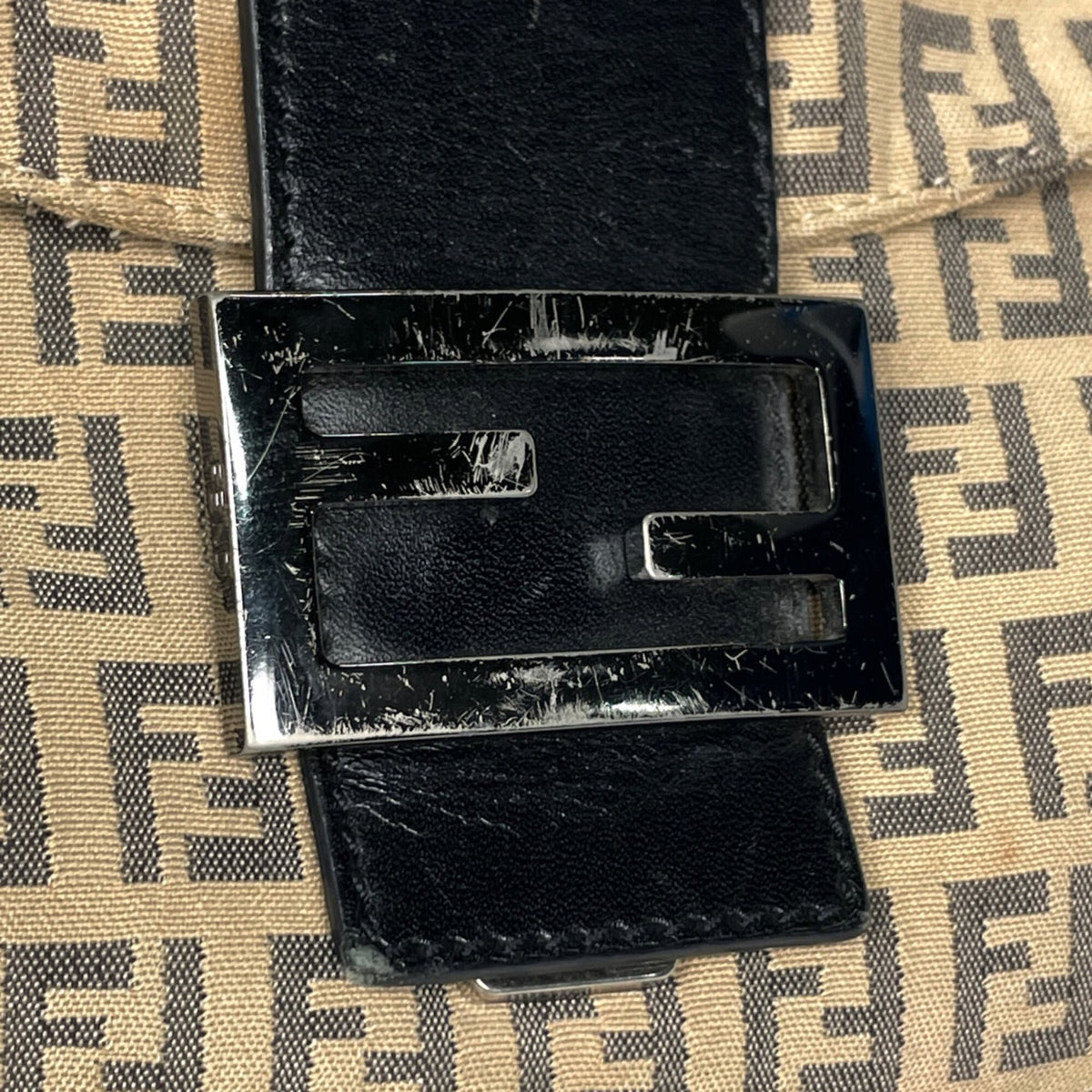 Fendi Beige Canvas Leather Shoulder Bag (Pre-Owned)