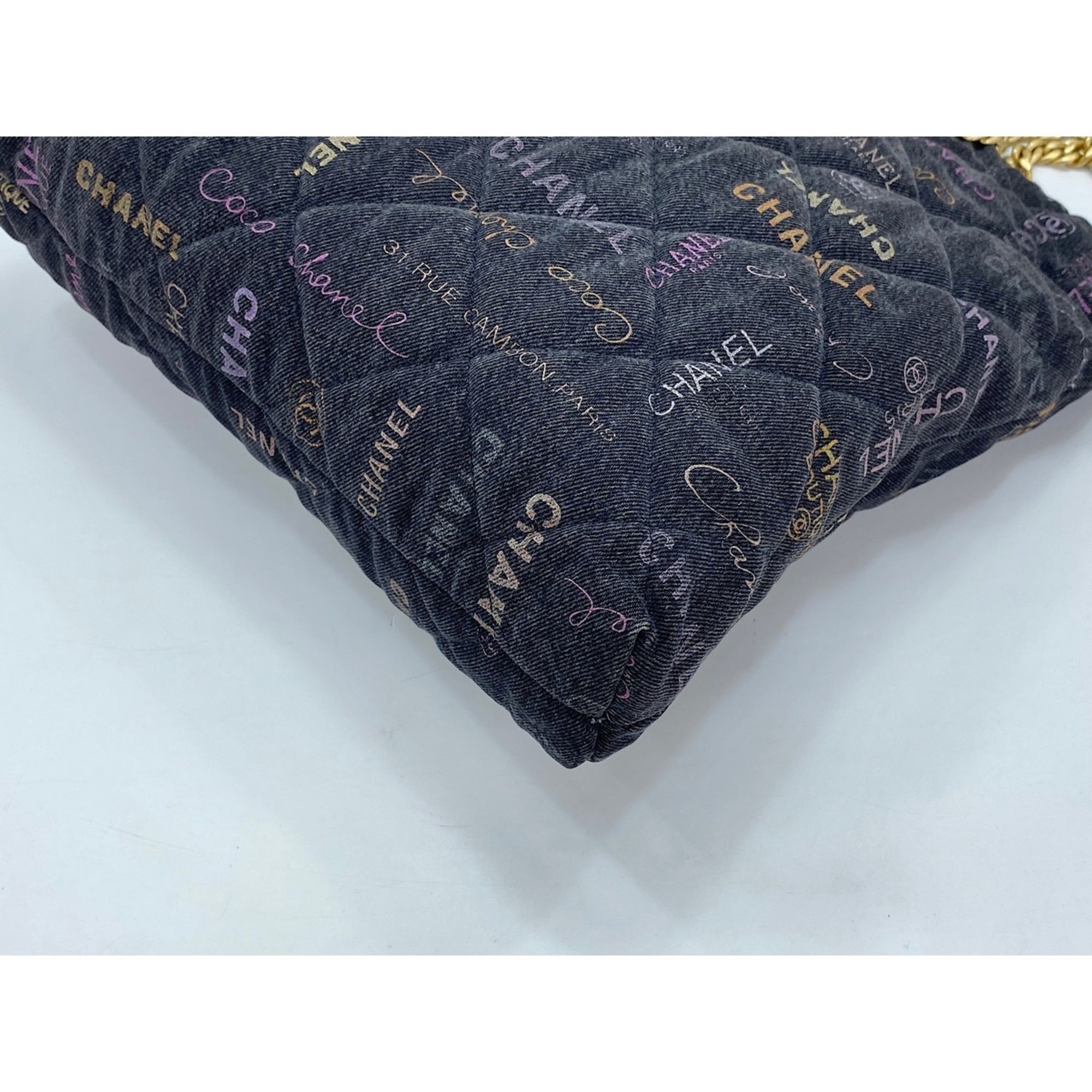 Chanel Multi-Color Handbag (Pre-Owned)