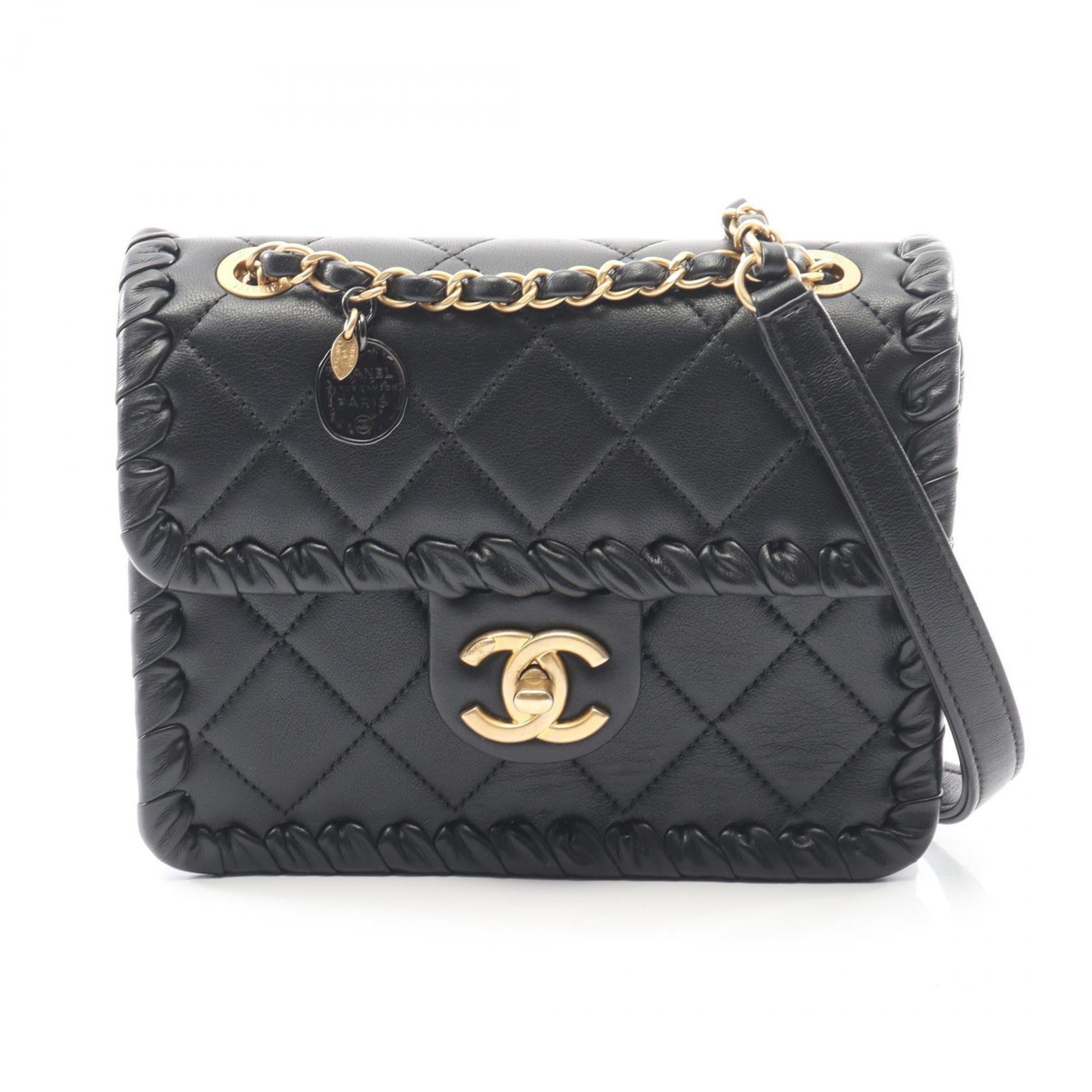 Chanel Black Leather Shoulder Bag (Pre-Owned)