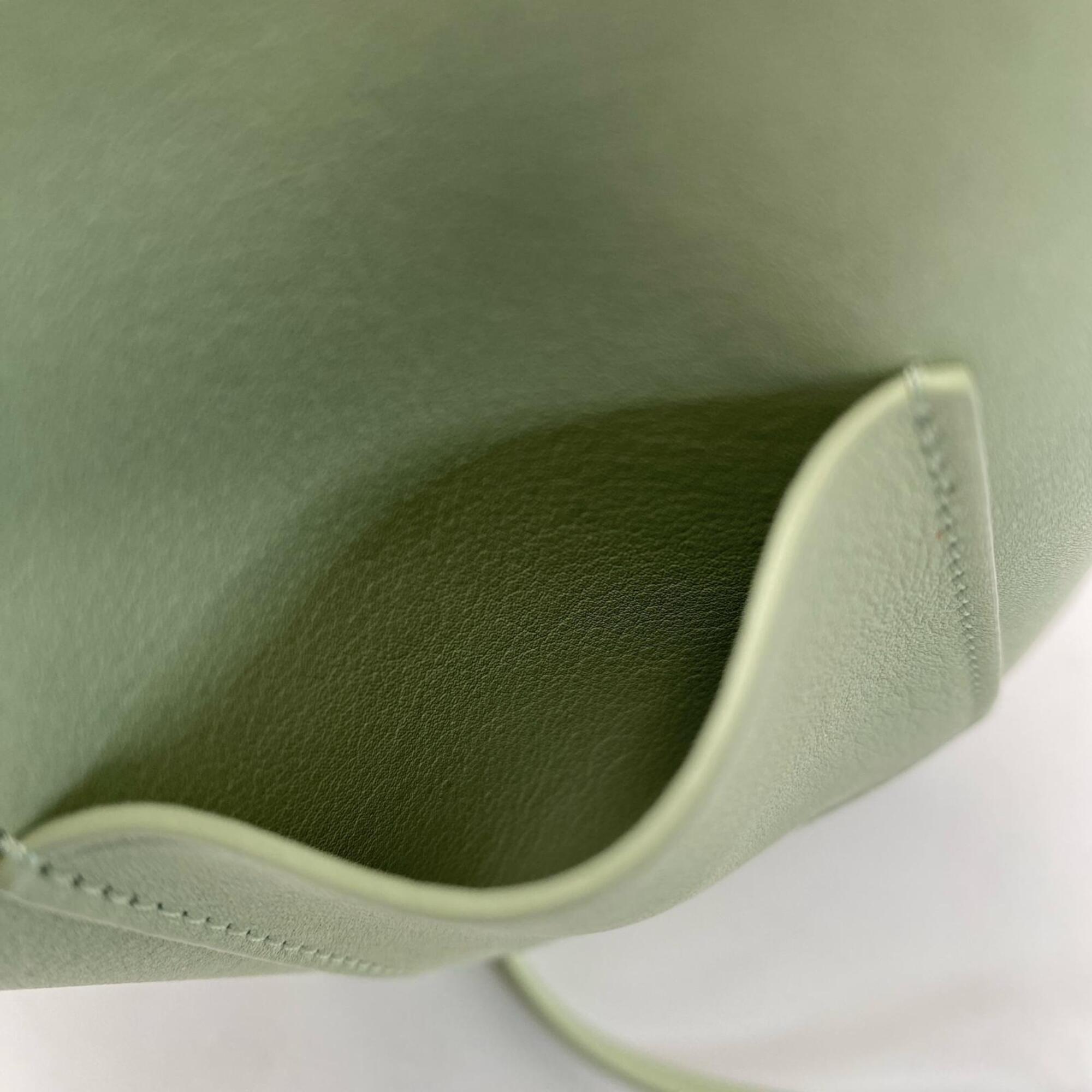 Loewe Light Green Leather Shoulder Bag (Pre-Owned)