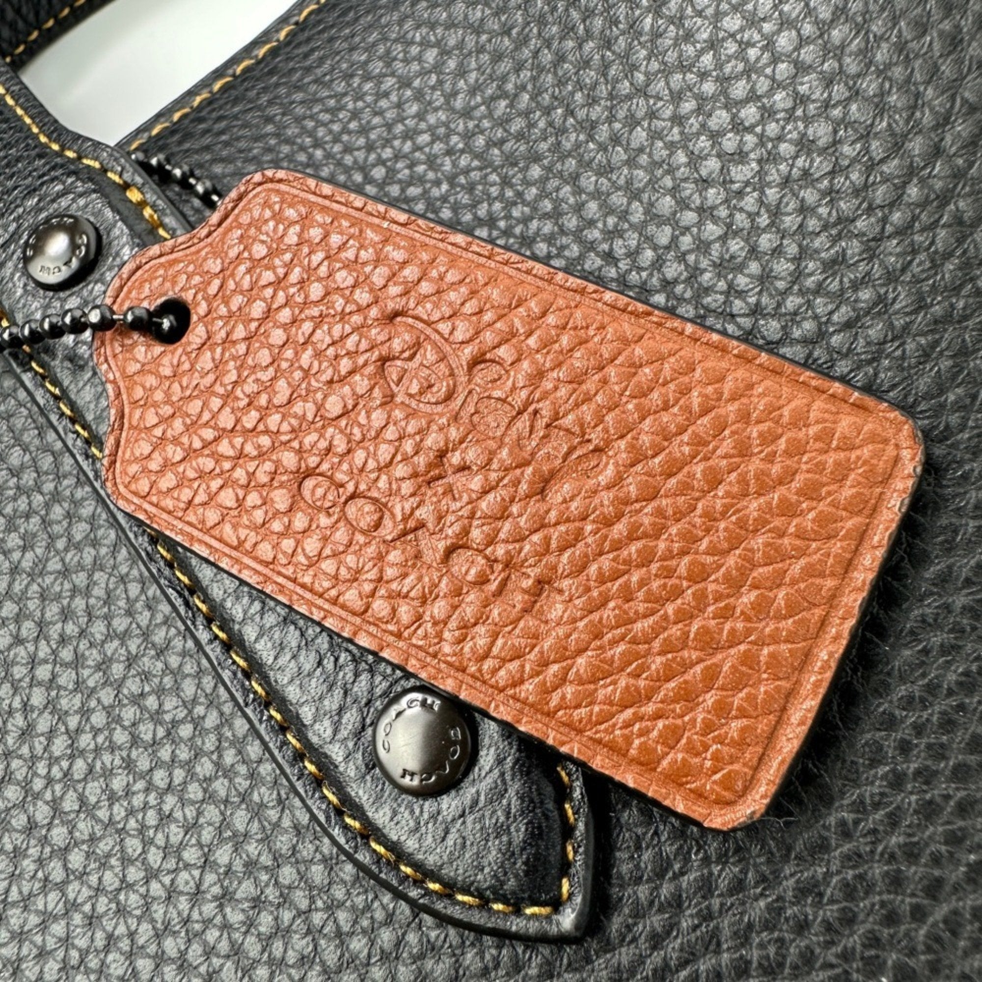 Coach Black Tote Bag (Pre-Owned)
