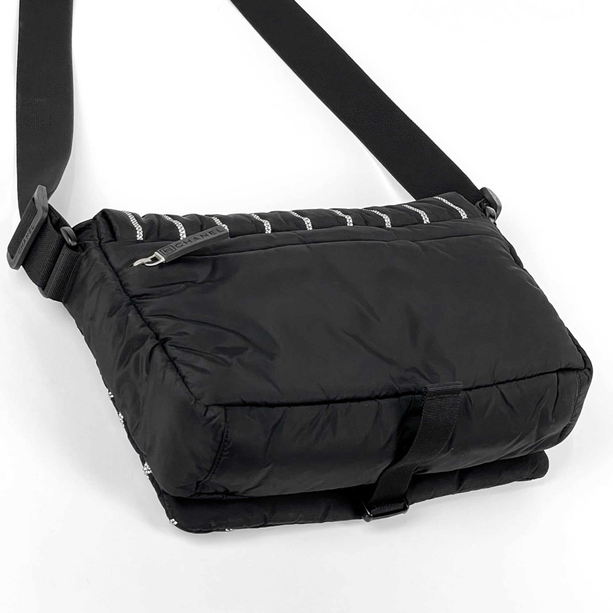Chanel Black Nylon Messenger Bag Shoulder Bag (Pre-Owned)