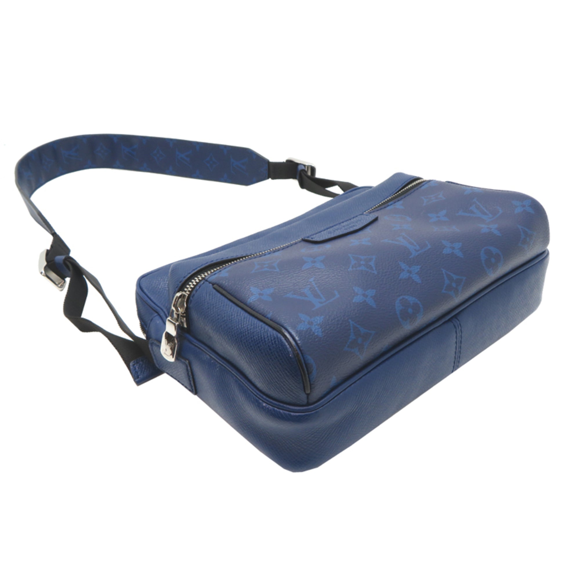 Louis Vuitton Cobalt Taigarama Messenger Bag (Pre-Owned)