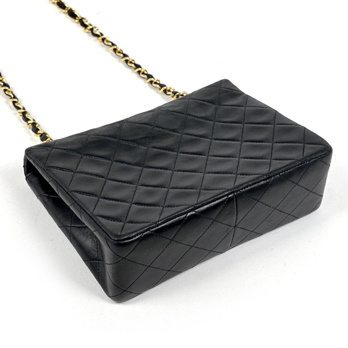 Chanel Black Leather Shoulder Bag (Pre-Owned)