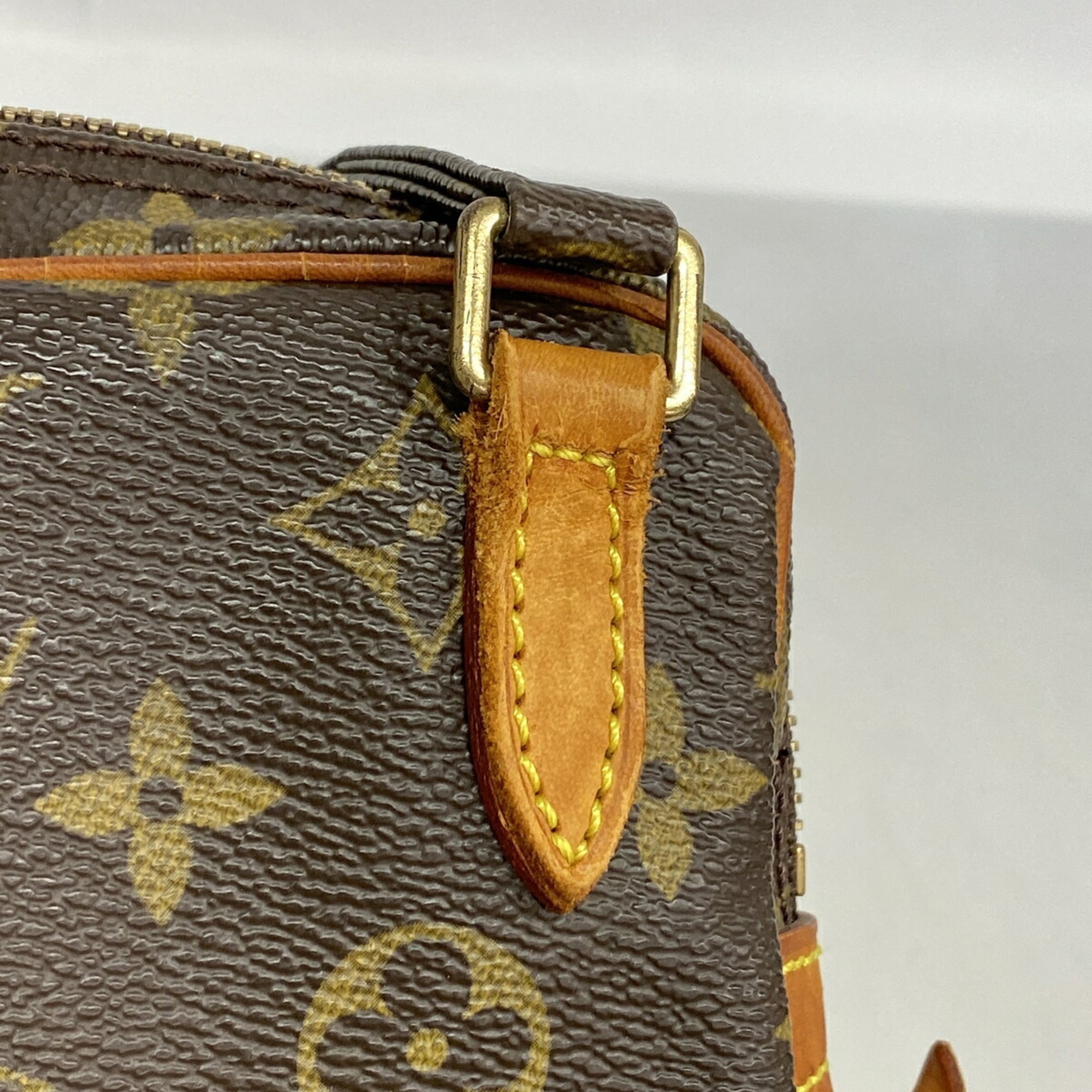 Louis Vuitton Brown Shoulder Bag (Pre-Owned)