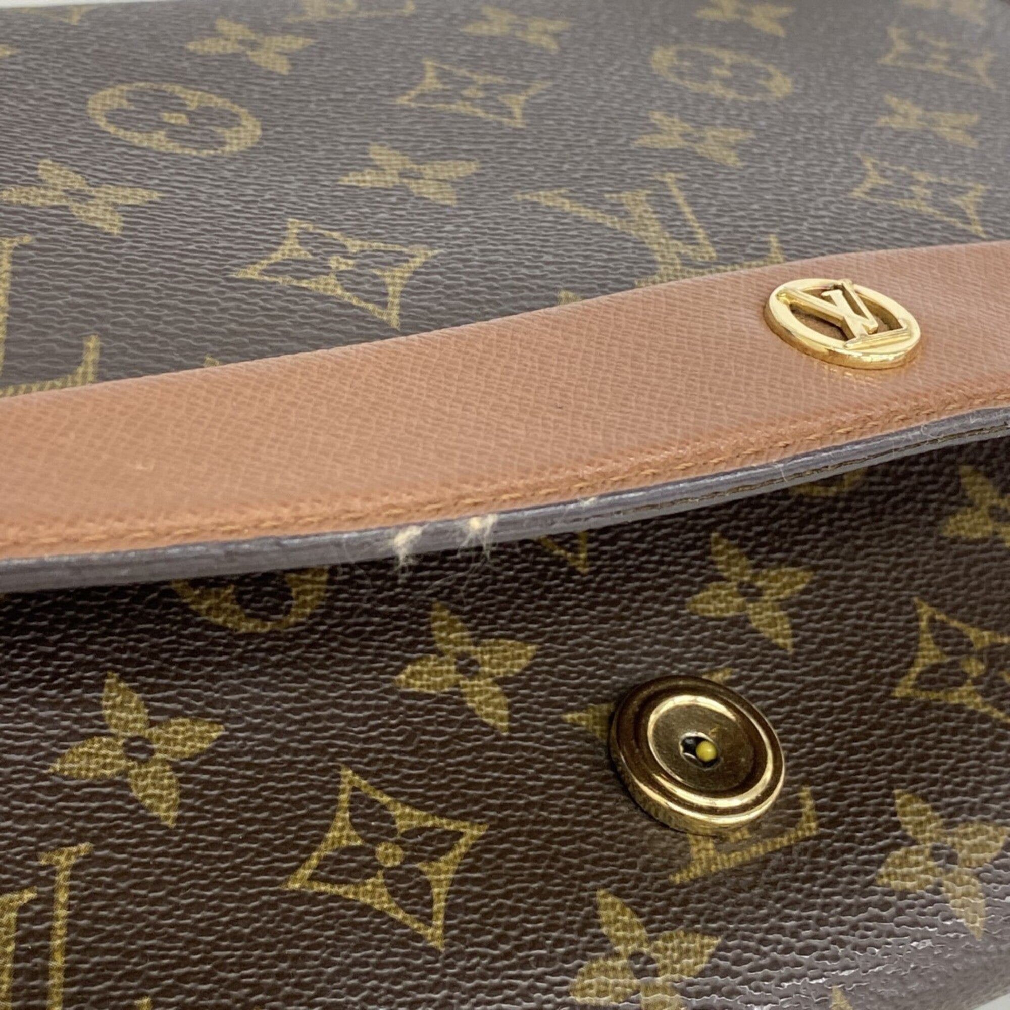 Louis Vuitton Brown Shoulder Bag (Pre-Owned)