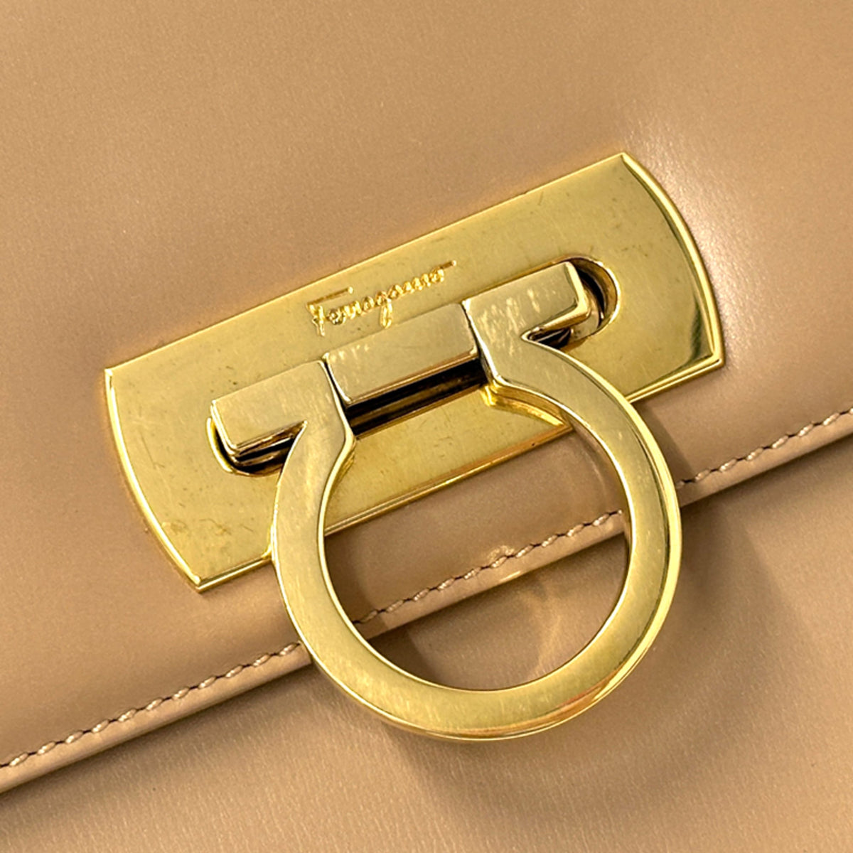 Salvatore Ferragamo Beige Leather Handbag (Pre-Owned)