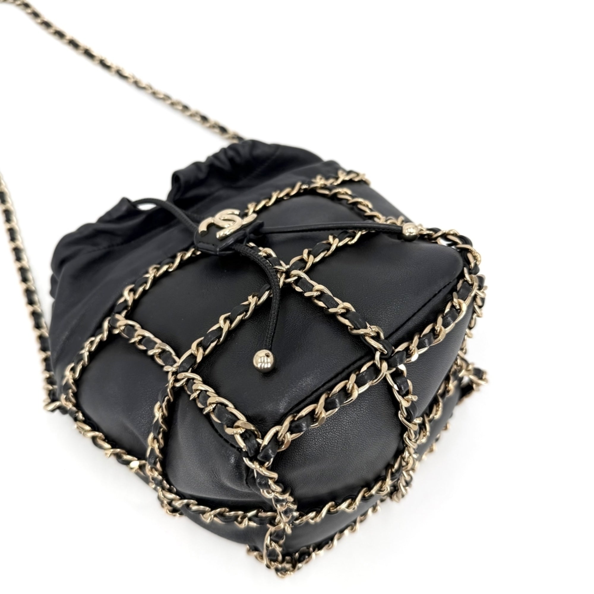 Chanel Black White Leather Shoulder Bag (Pre-Owned)