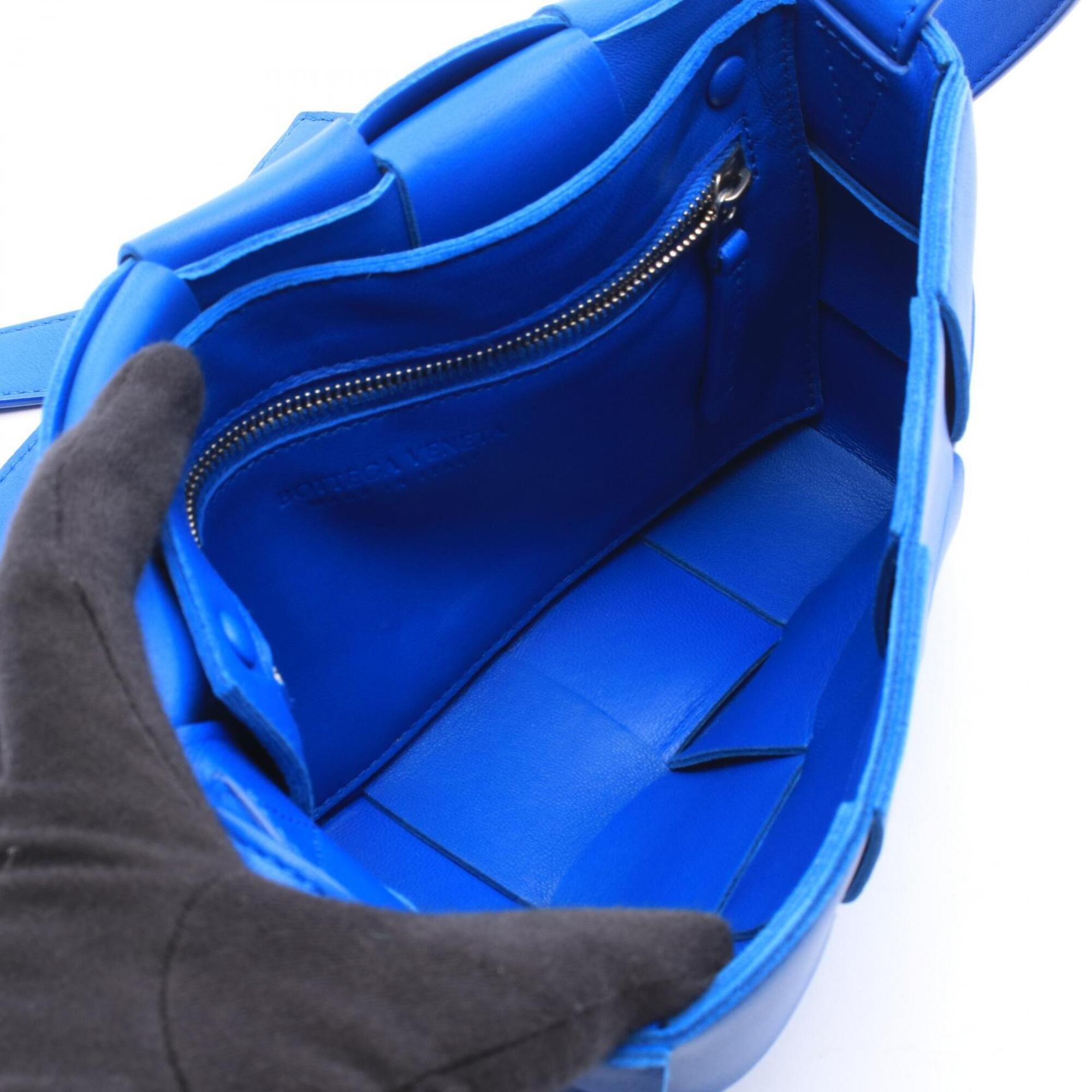 Bottega Veneta Blue Leather Shoulder Bag Sling Bag (Pre-Owned)