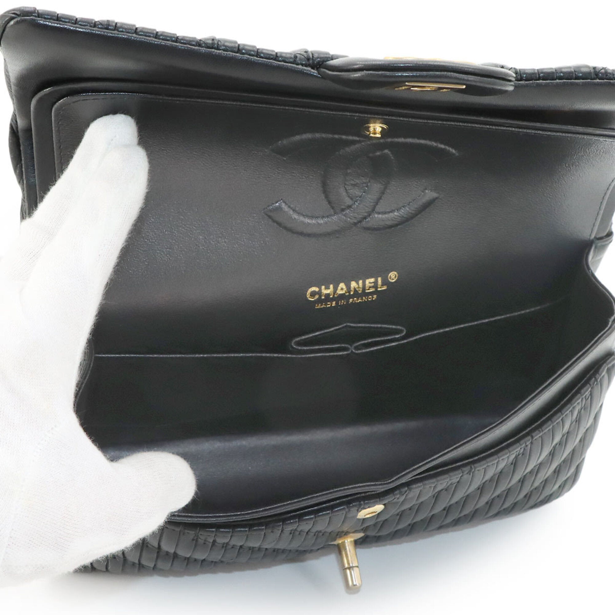 Chanel Black Leather Handbag Shoulder Bag (Pre-Owned)