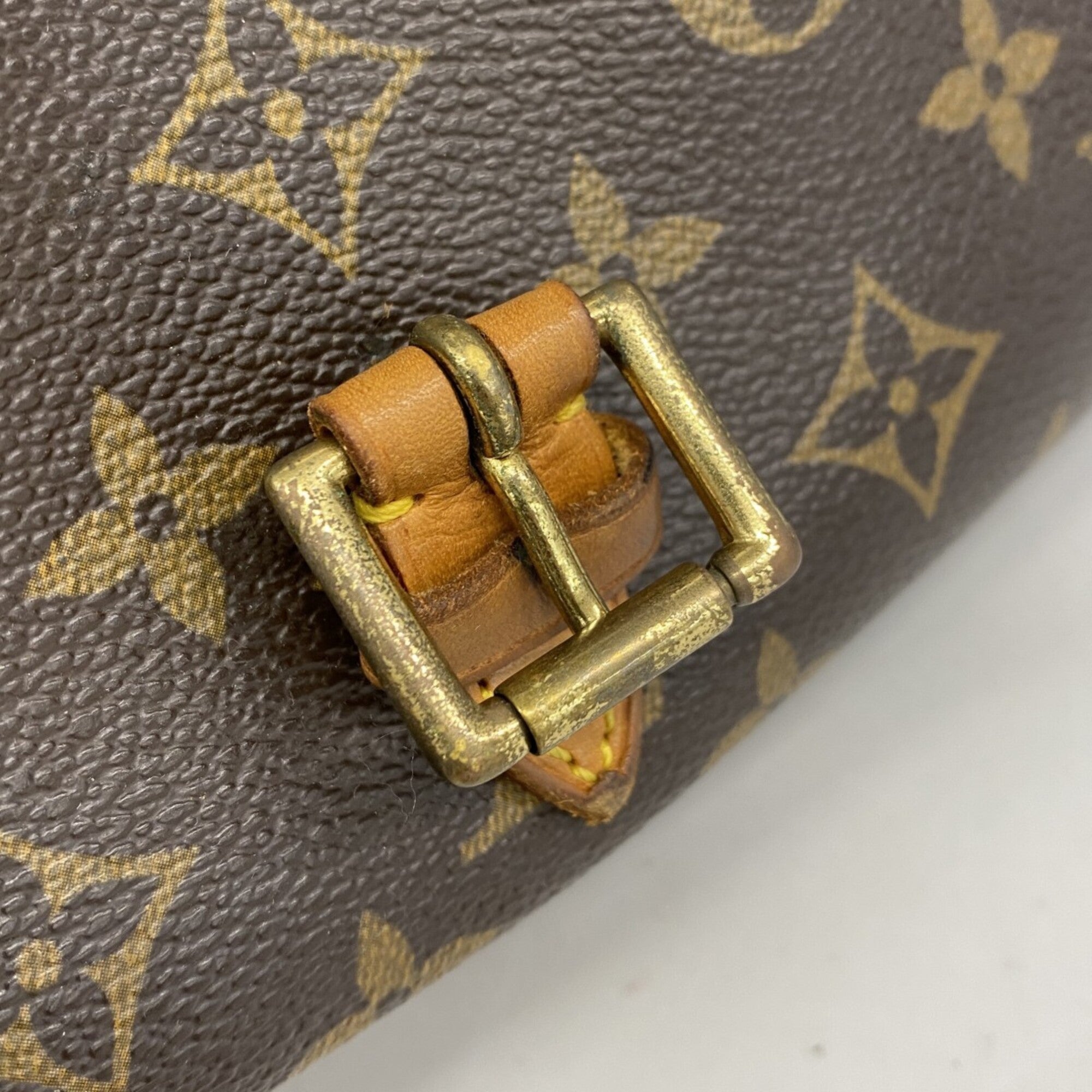 Louis Vuitton Brown Shoulder Bag (Pre-Owned)