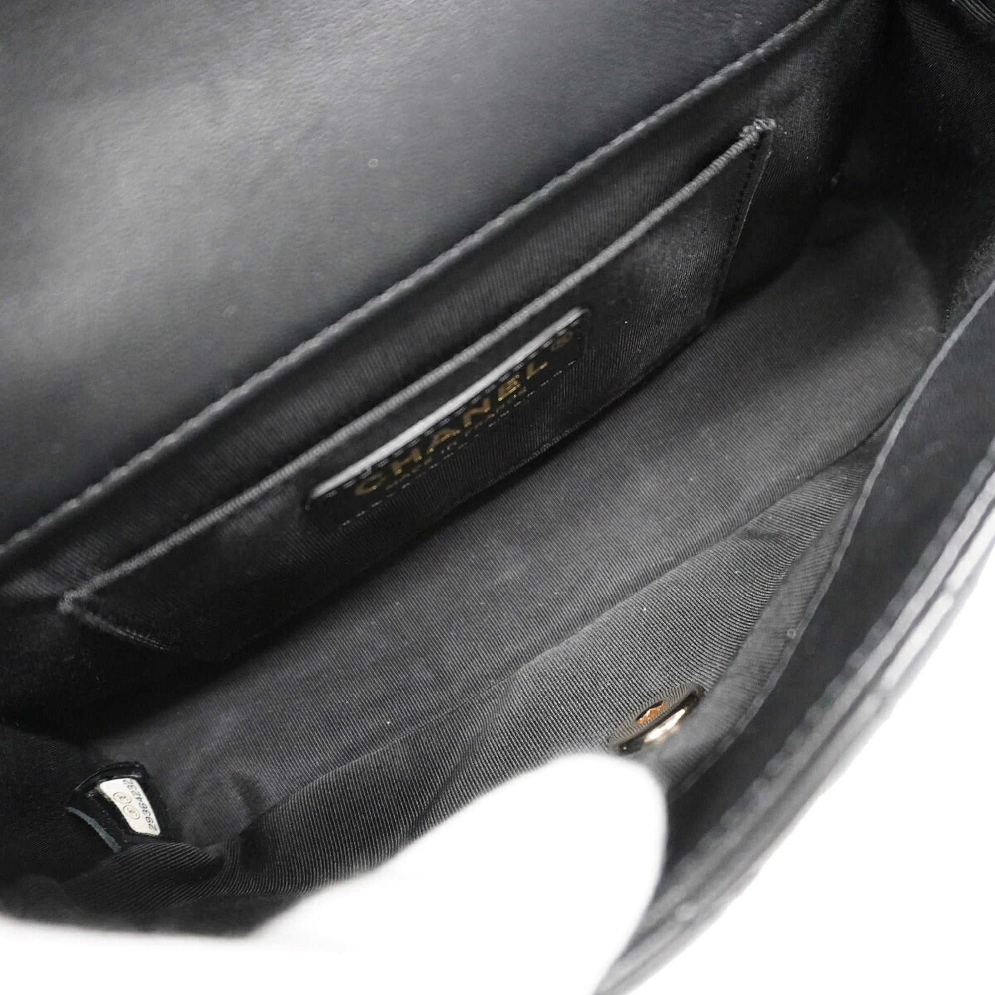 Chanel Black Leather Shoulder Bag (Pre-Owned)