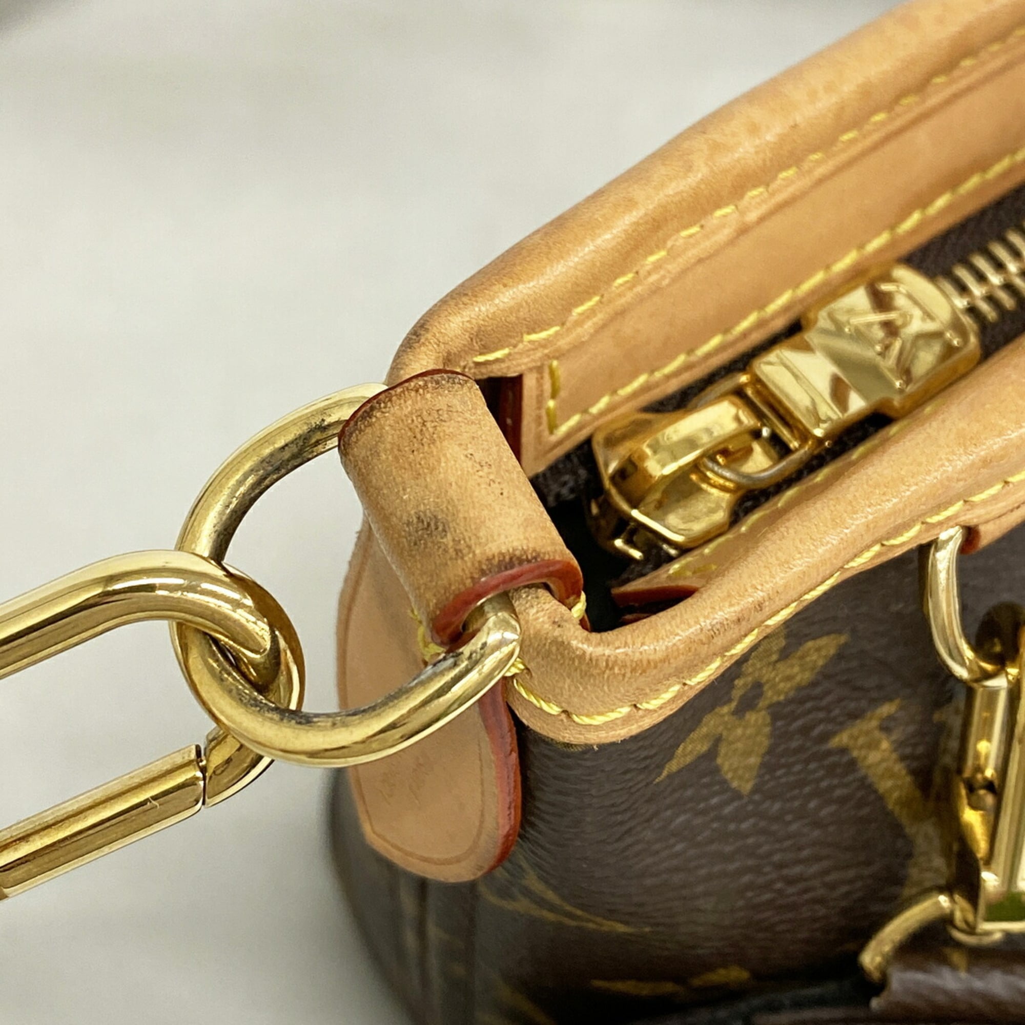 Louis Vuitton Brown Handbag (Pre-Owned)