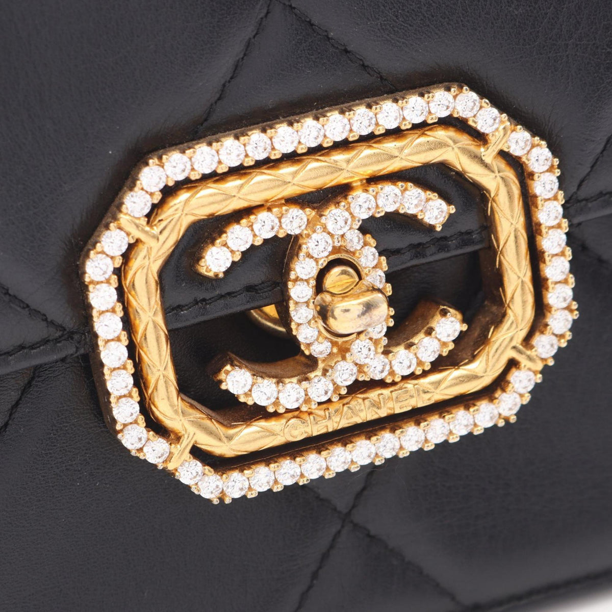 Chanel Black Leather Shoulder Bag (Pre-Owned)
