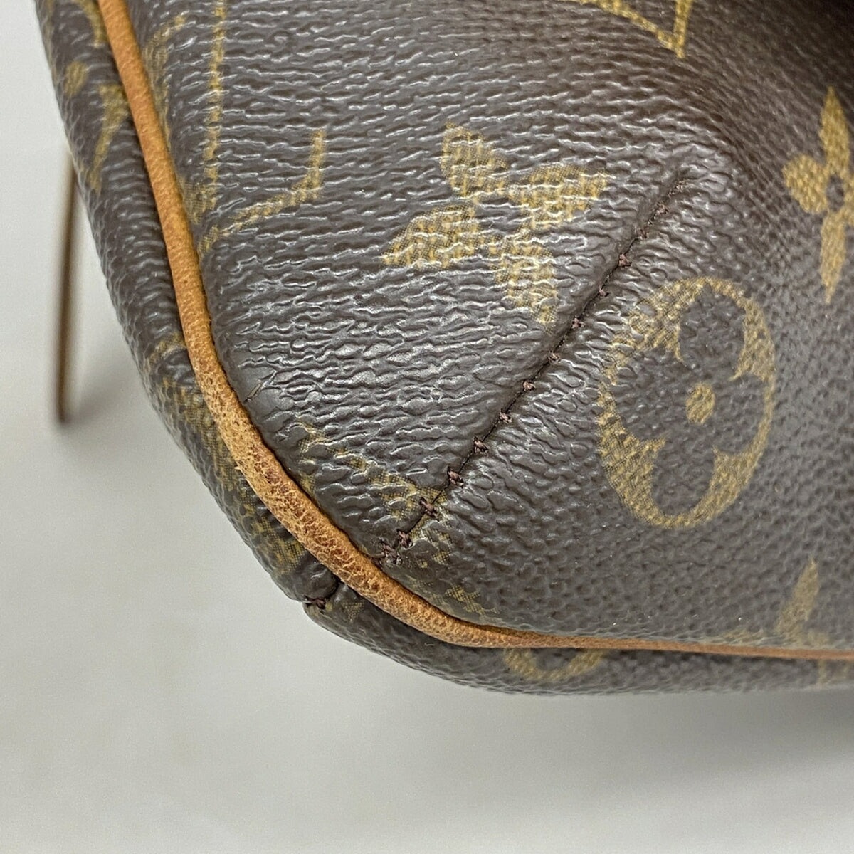 Louis Vuitton Brown Shoulder Bag (Pre-Owned)