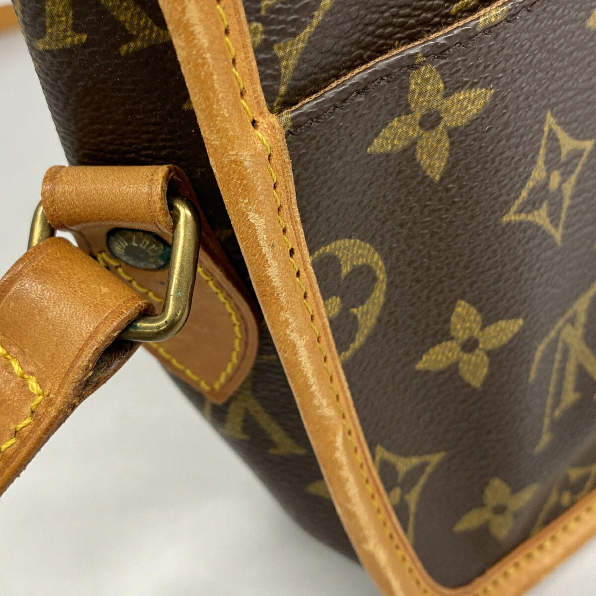 Louis Vuitton Brown Shoulder Bag (Pre-Owned)