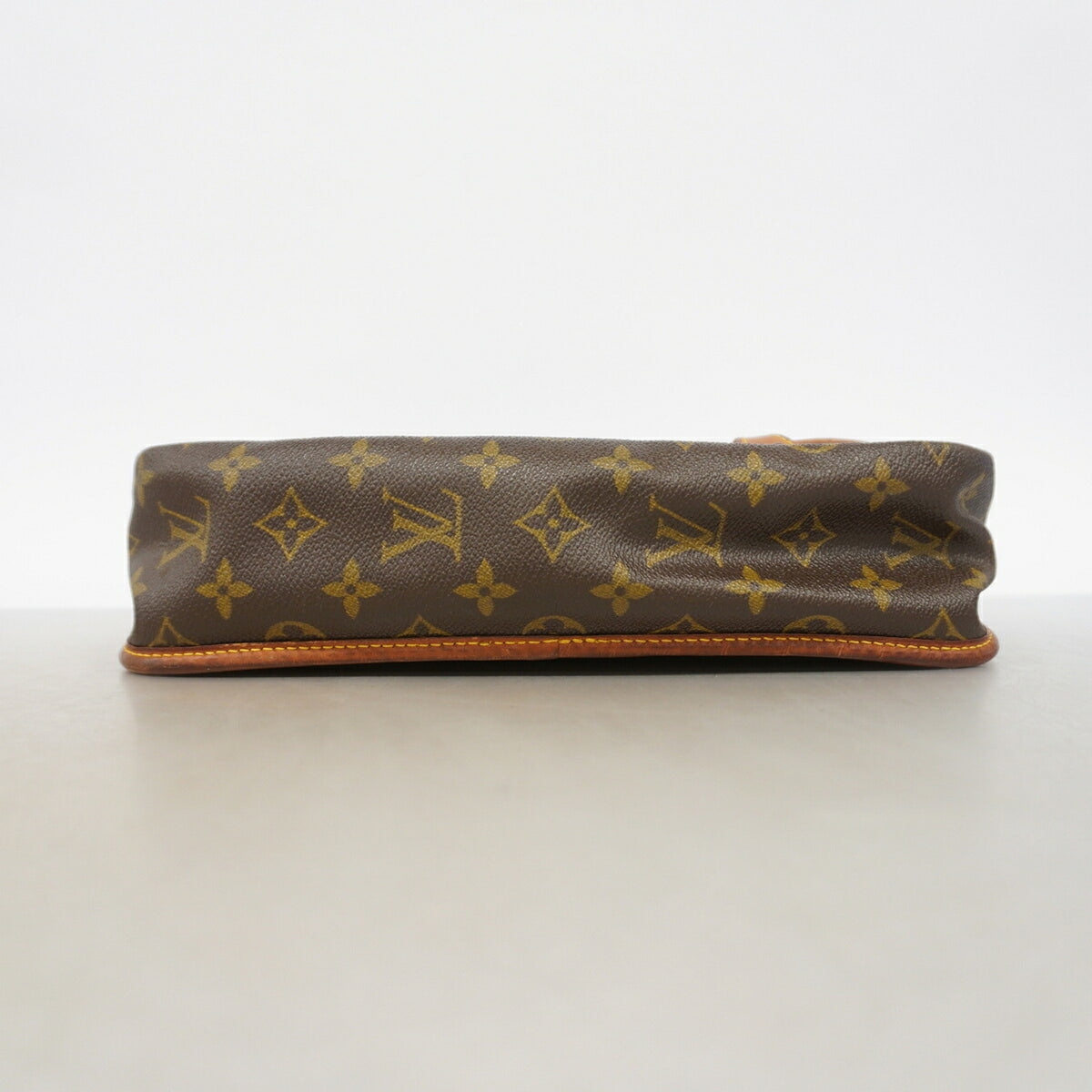 Louis Vuitton Brown Shoulder Bag (Pre-Owned)