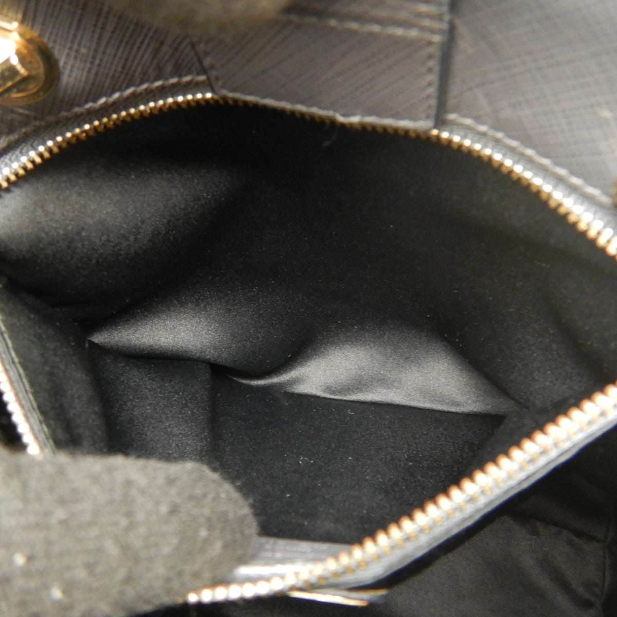 Salvatore Ferragamo Vara Gray Leather Handbag (Pre-Owned)