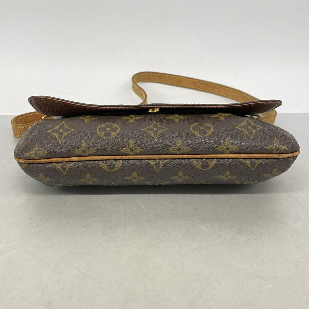 Louis Vuitton Brown Shoulder Bag (Pre-Owned)