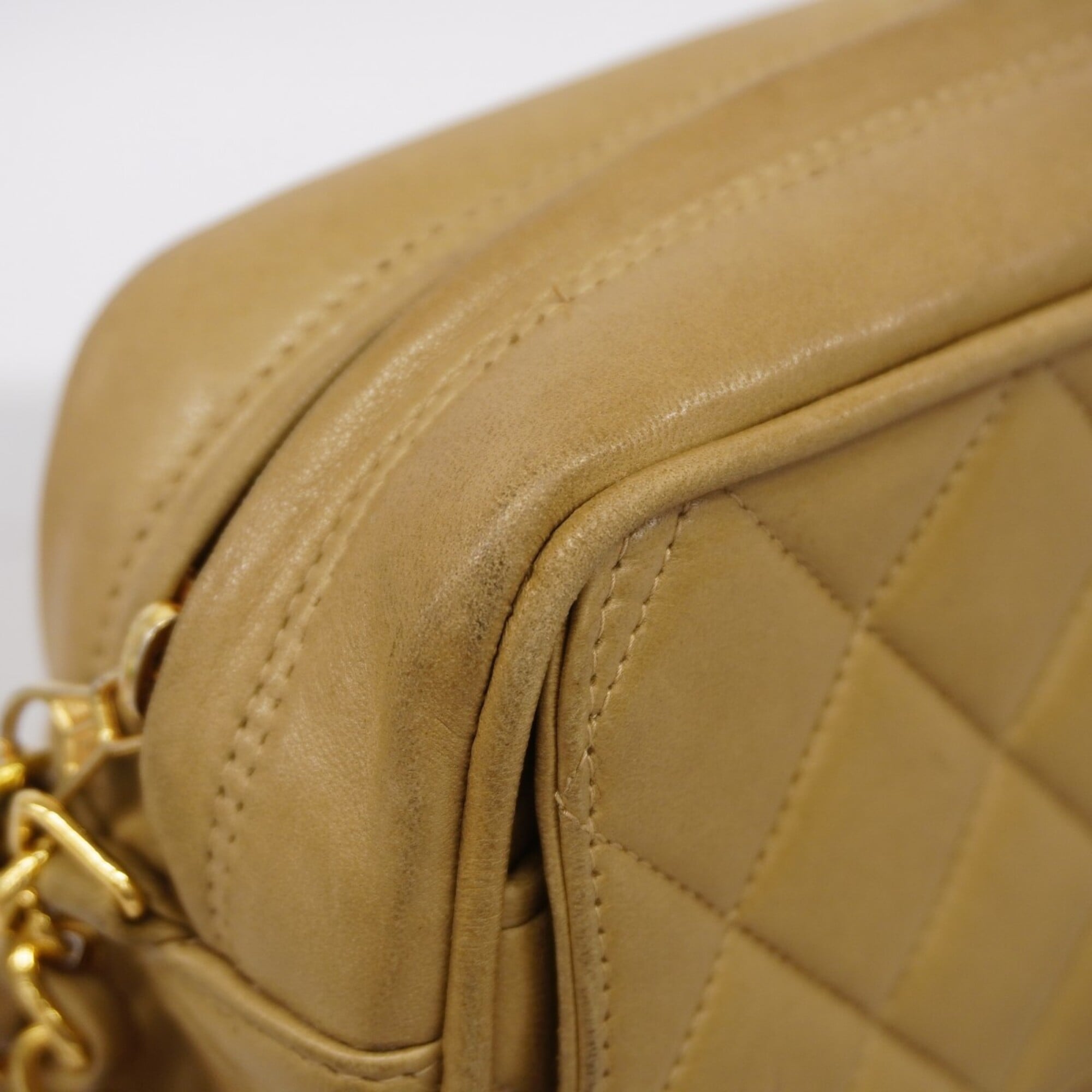 Chanel Beige Leather Shoulder Bag (Pre-Owned)