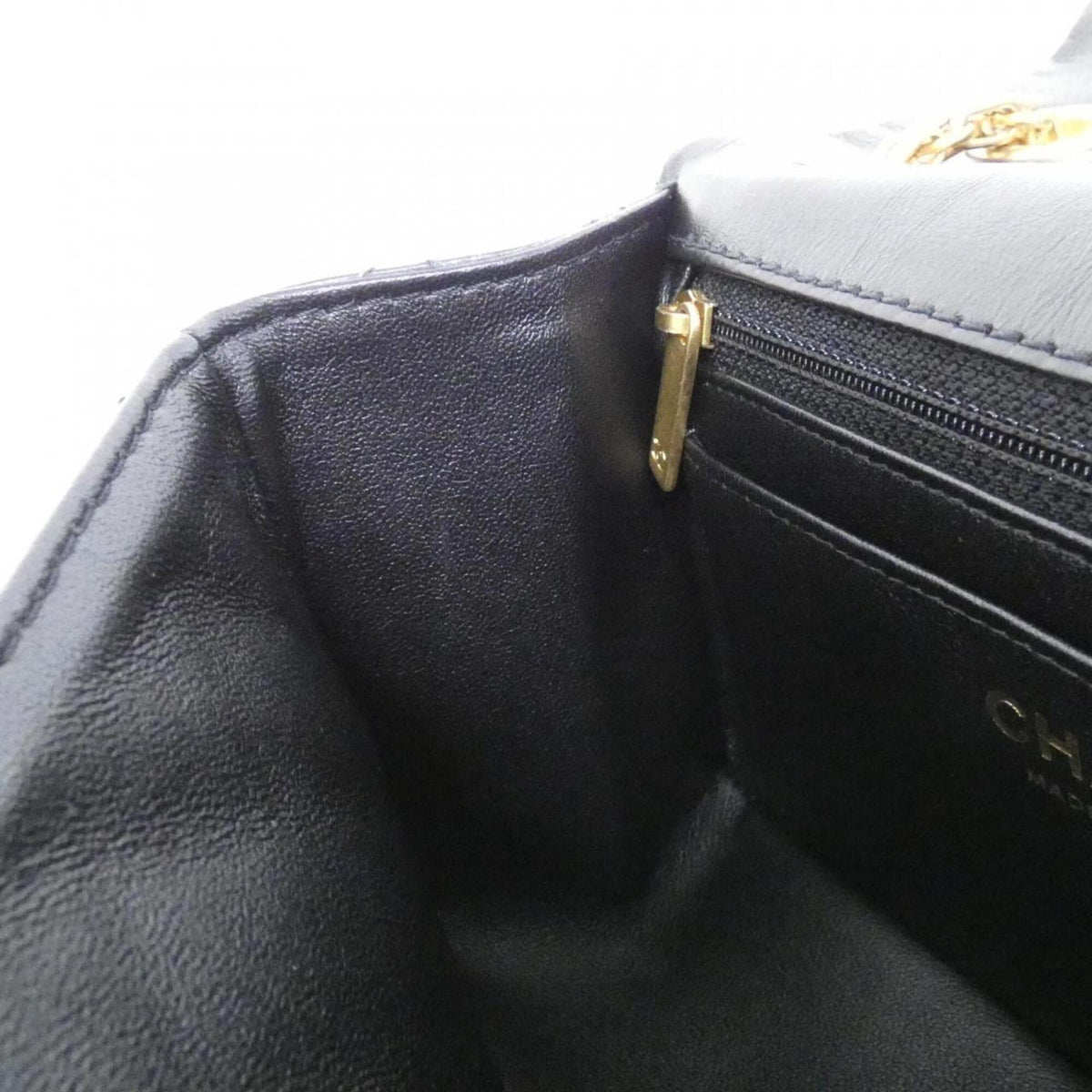 Chanel Black Leather Shoulder Bag (Pre-Owned)