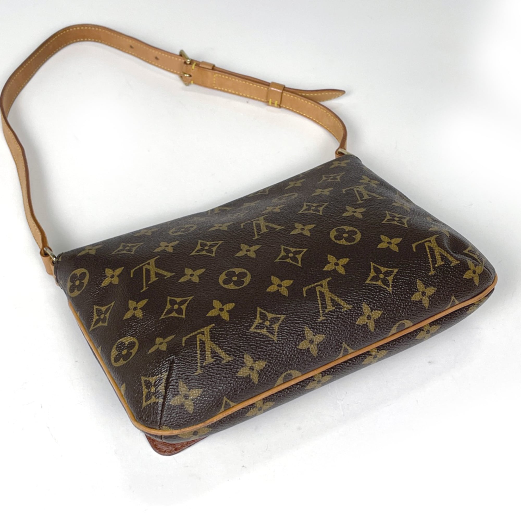 Louis Vuitton Brown Monogram Monogram Shoulder Bag (Pre-Owned)