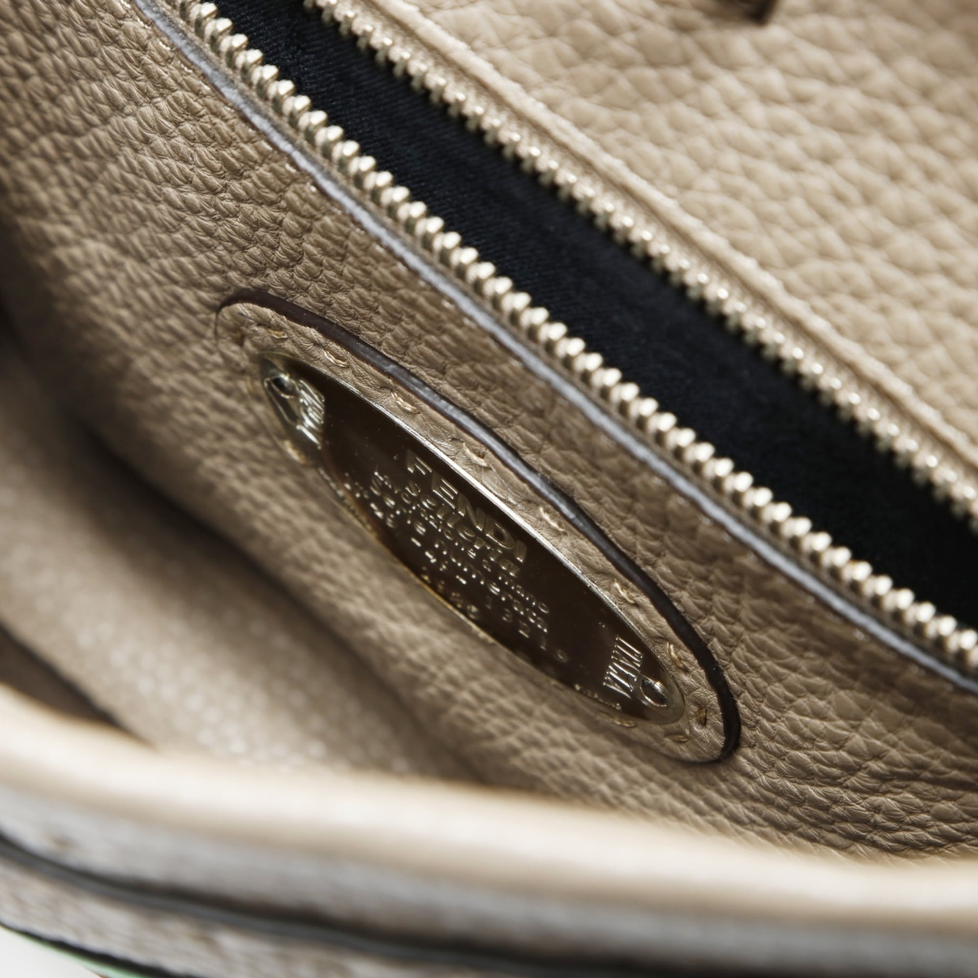 Fendi Peekaboo Gray Leather Shoulder Bag (Pre-Owned)