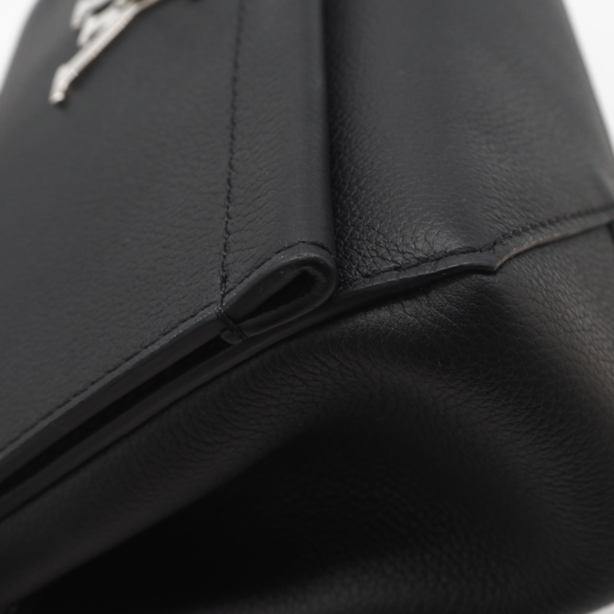 Louis Vuitton Black Leather Shoulder Bag (Pre-Owned)