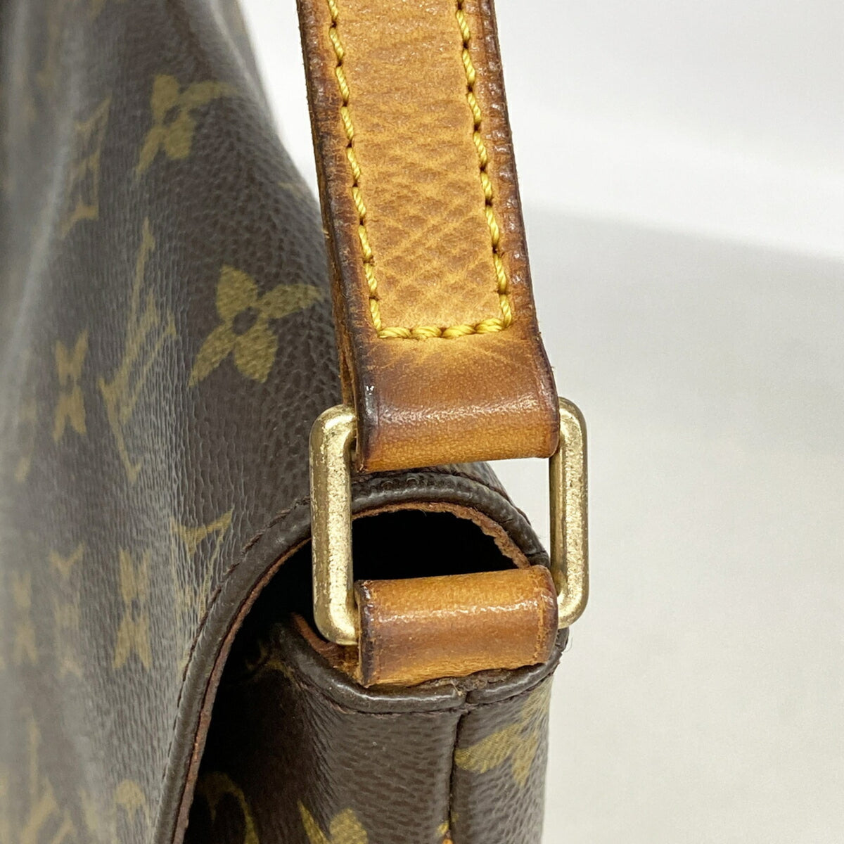 Louis Vuitton Brown Shoulder Bag (Pre-Owned)