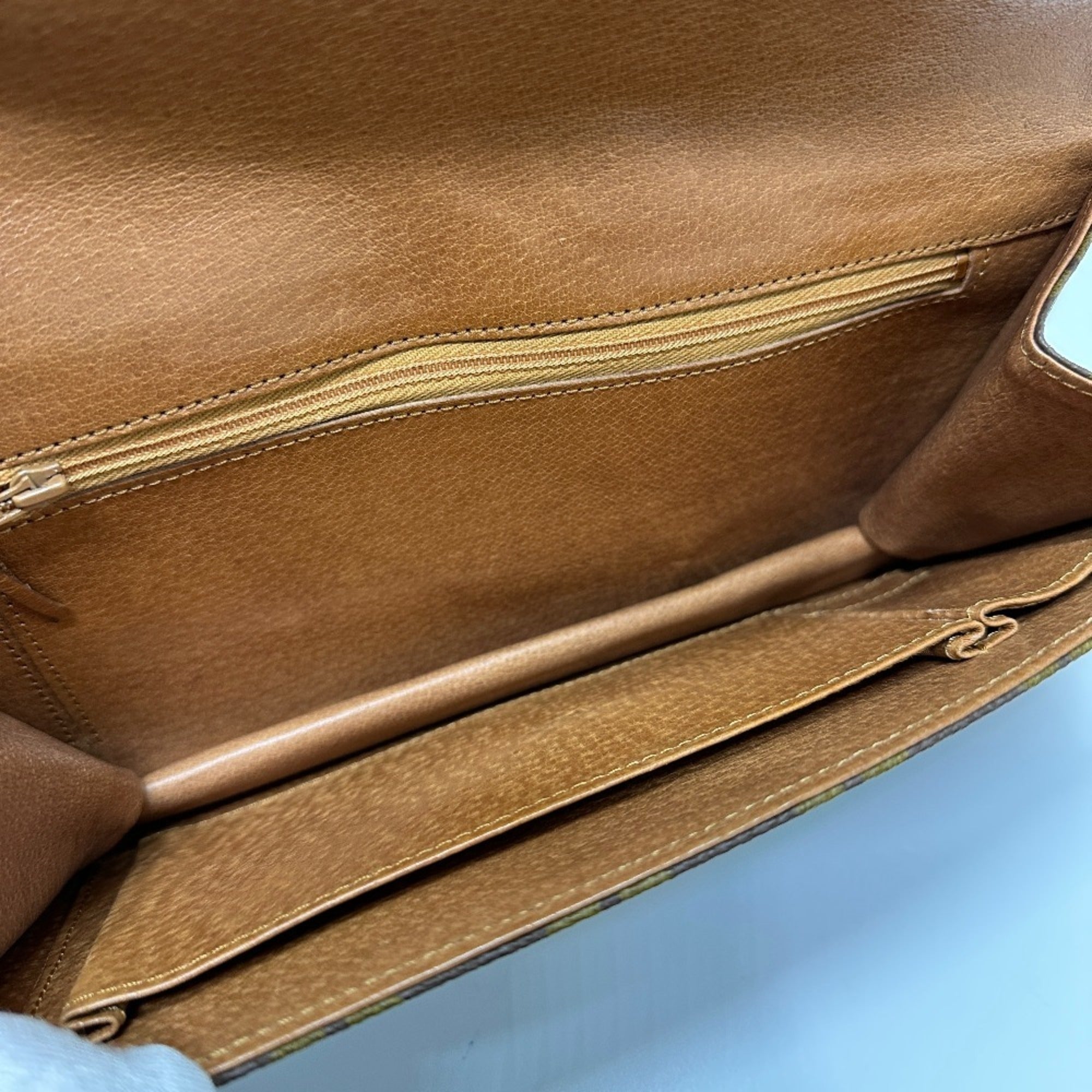 Louis Vuitton Brown Monogram Clutch Bag Pochette (Pre-Owned)