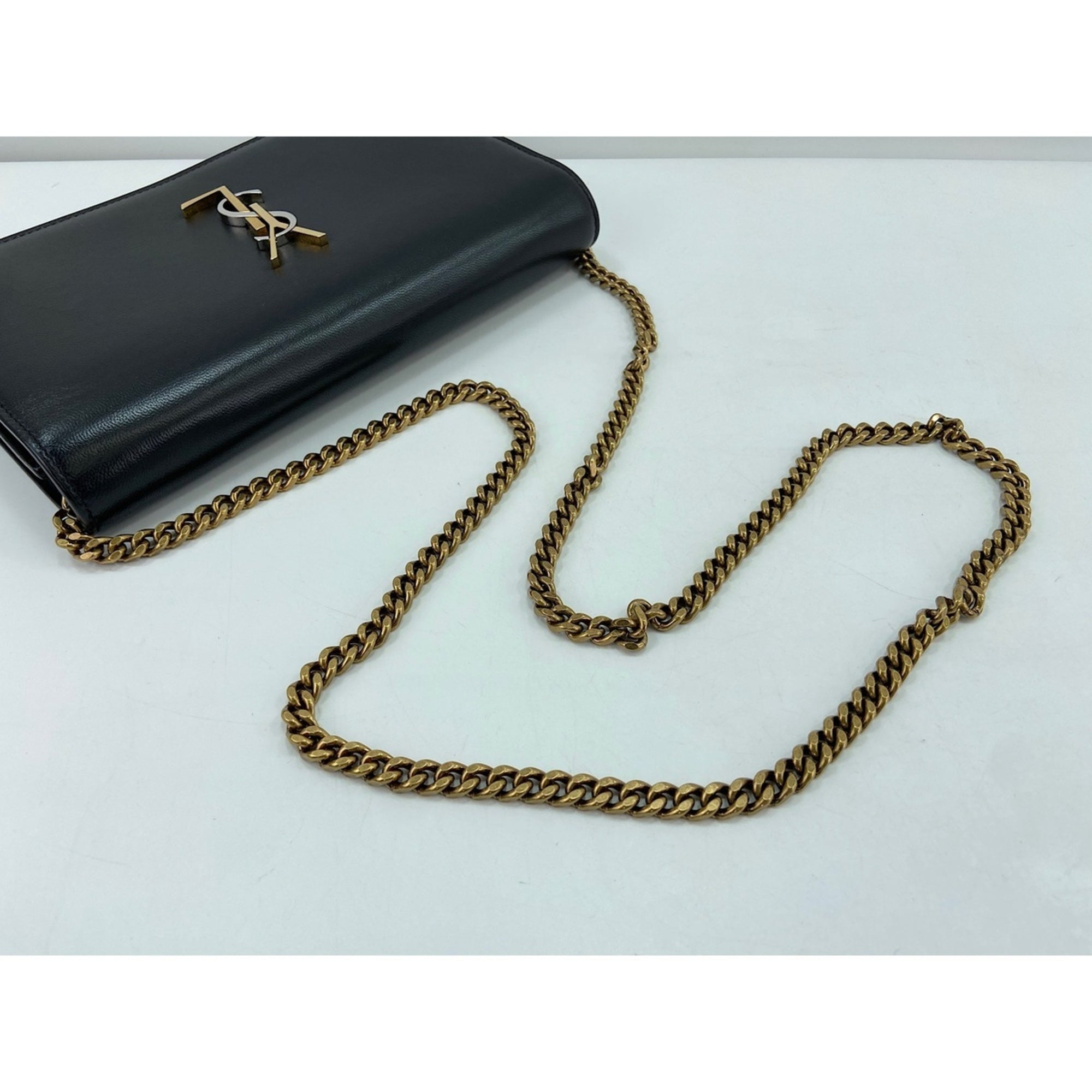 Yves Saint Laurent Black Shoulder Bag (Pre-Owned)