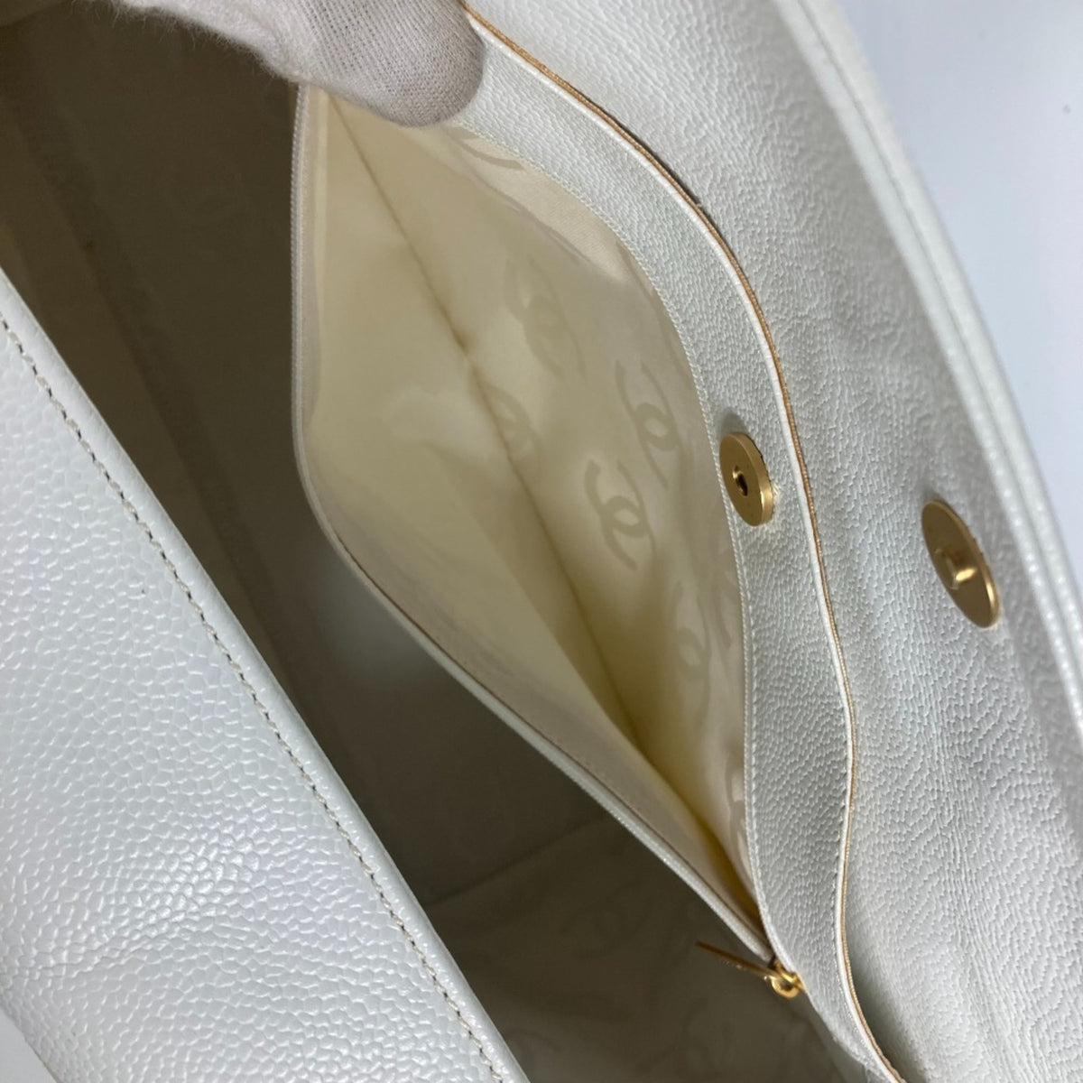 Chanel White Caviar Leather Shoulder Bag Tote Bag (Pre-Owned)