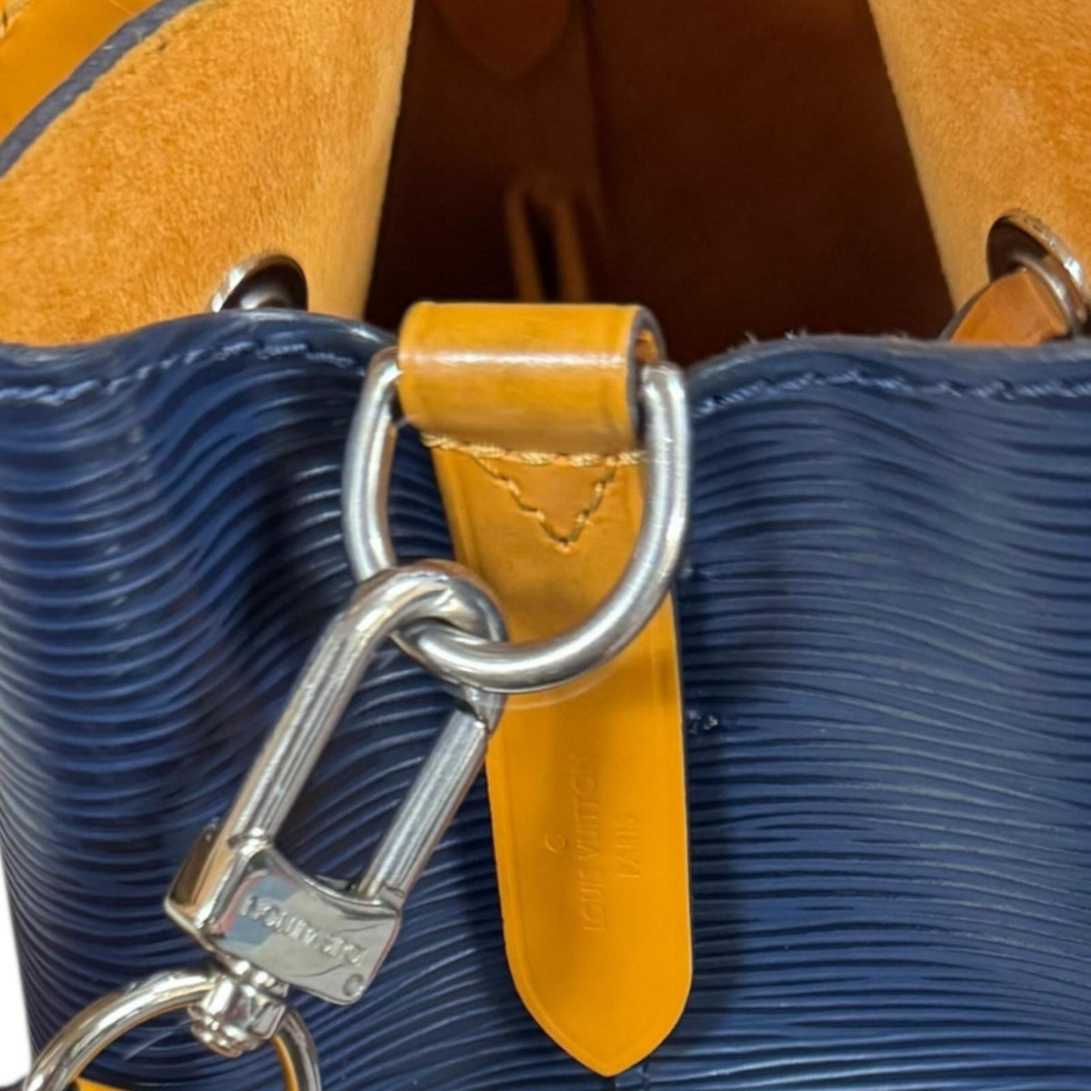 Louis Vuitton Epi Navy Orange Epi Leather Shoulder Bag (Pre-Owned)