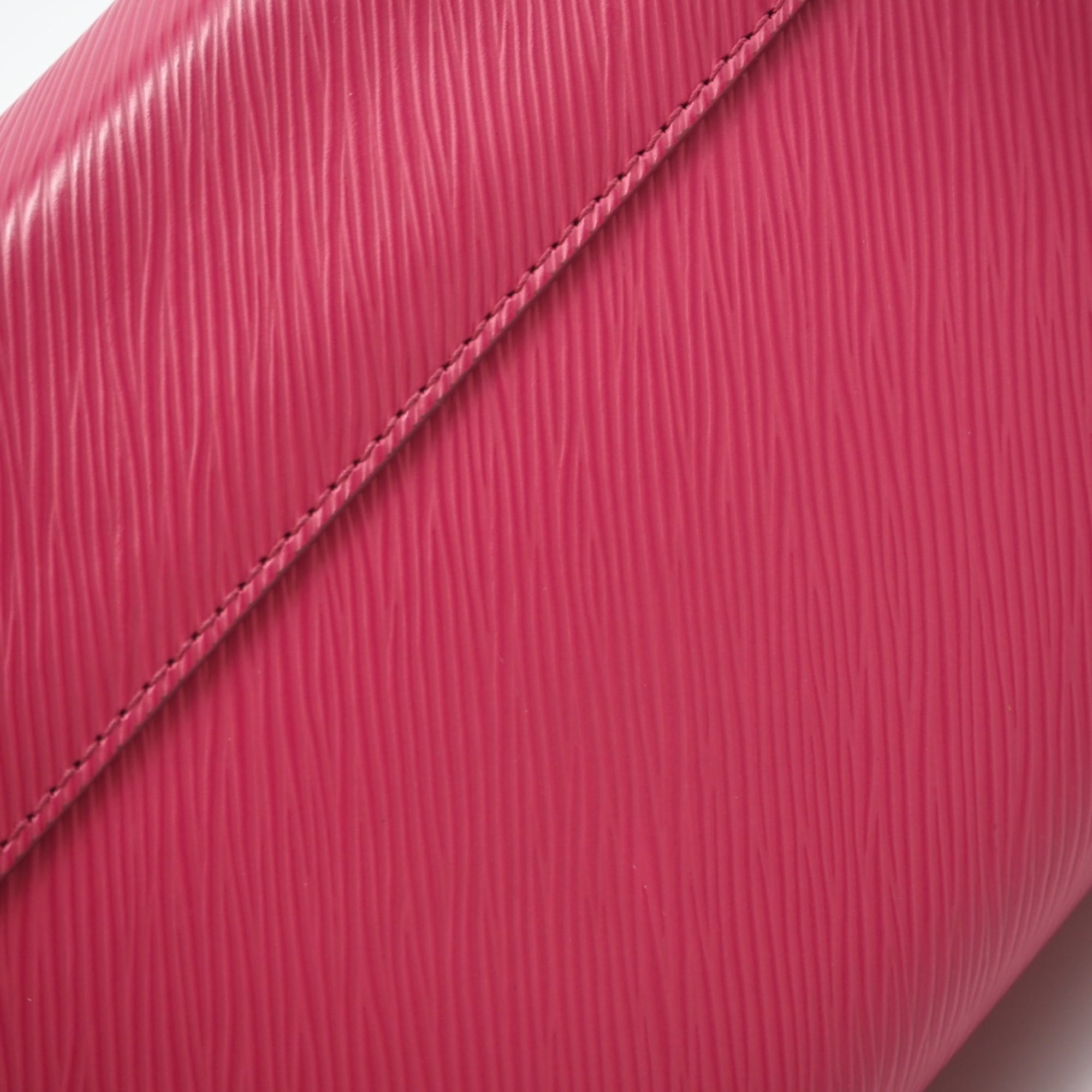 Louis Vuitton Fuchsia Pink Shoulder Bag (Pre-Owned)