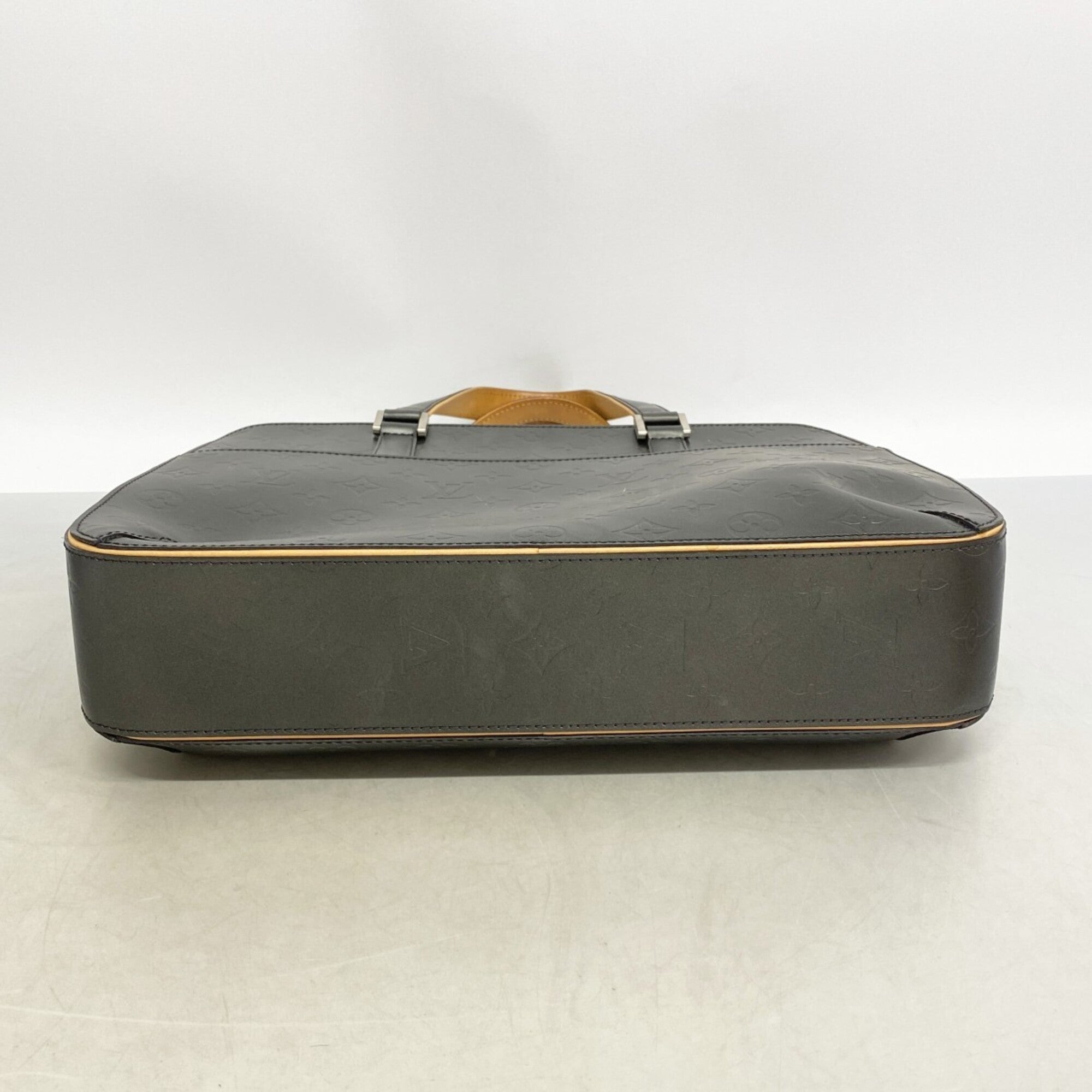 Louis Vuitton Noir Handbag (Pre-Owned)
