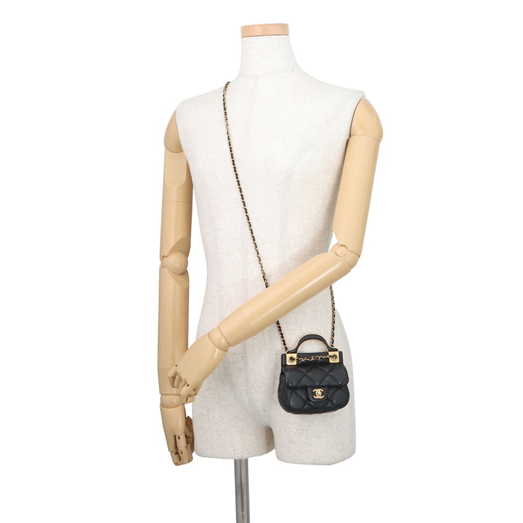 Chanel Black Leather Shoulder Bag (Pre-Owned)