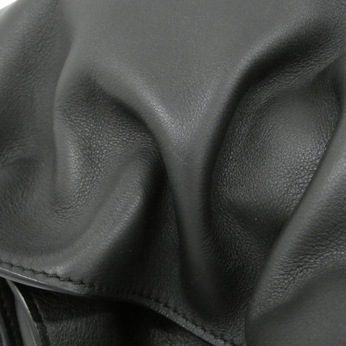 Loewe Black Leather Handbag (Pre-Owned)