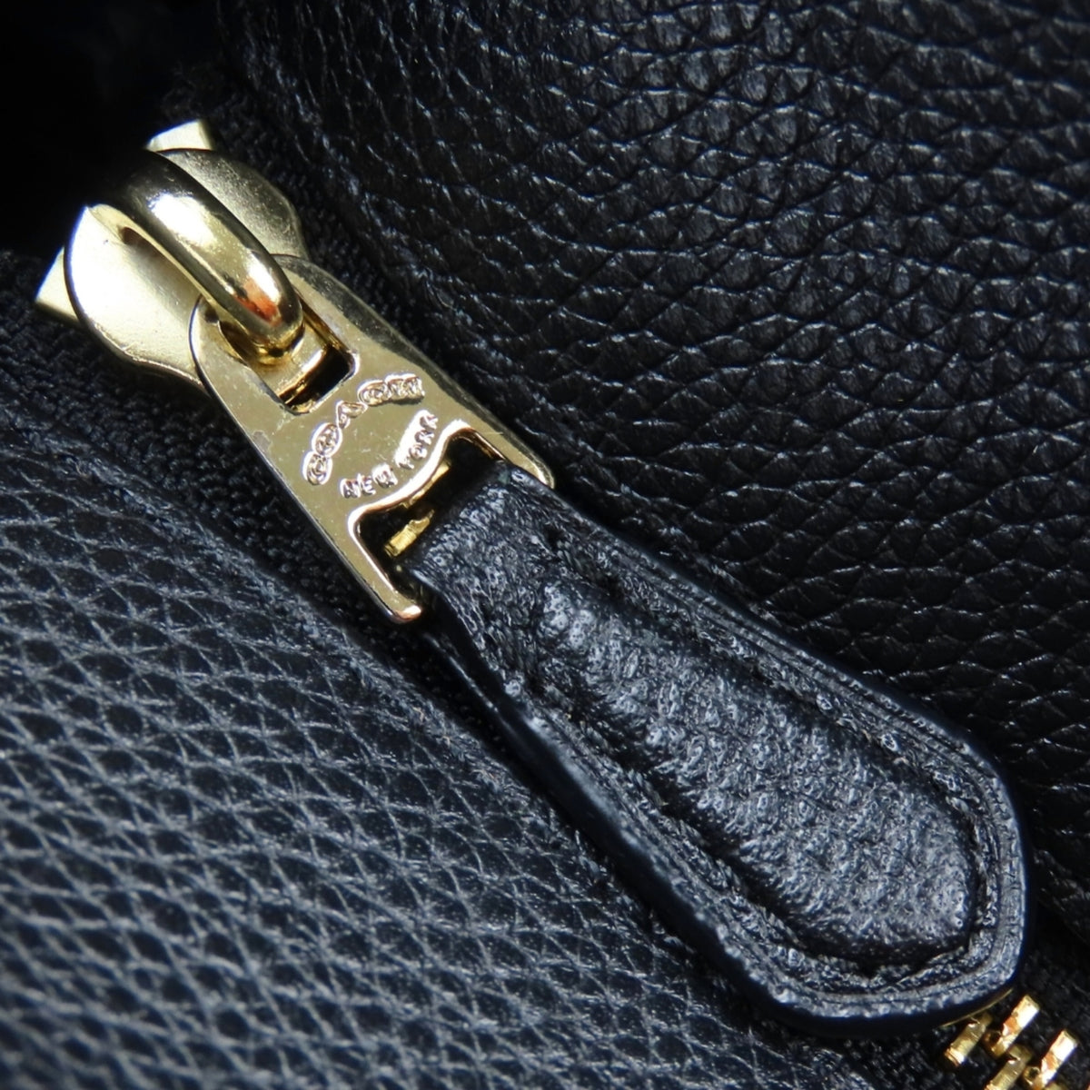 Coach Black Leather Tote Bag (Pre-Owned)