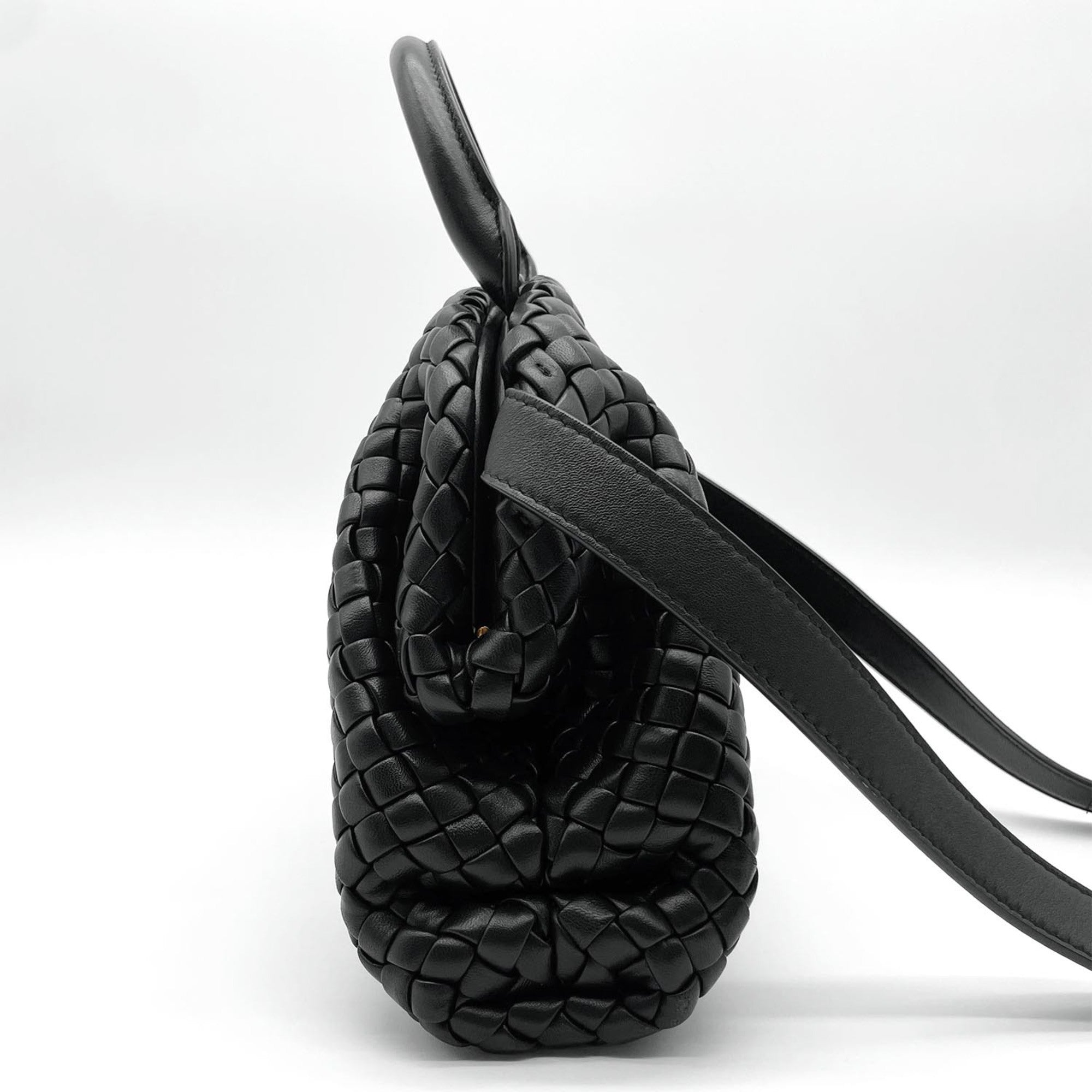 Bottega Veneta Black Leather Shoulder Bag (Pre-Owned)
