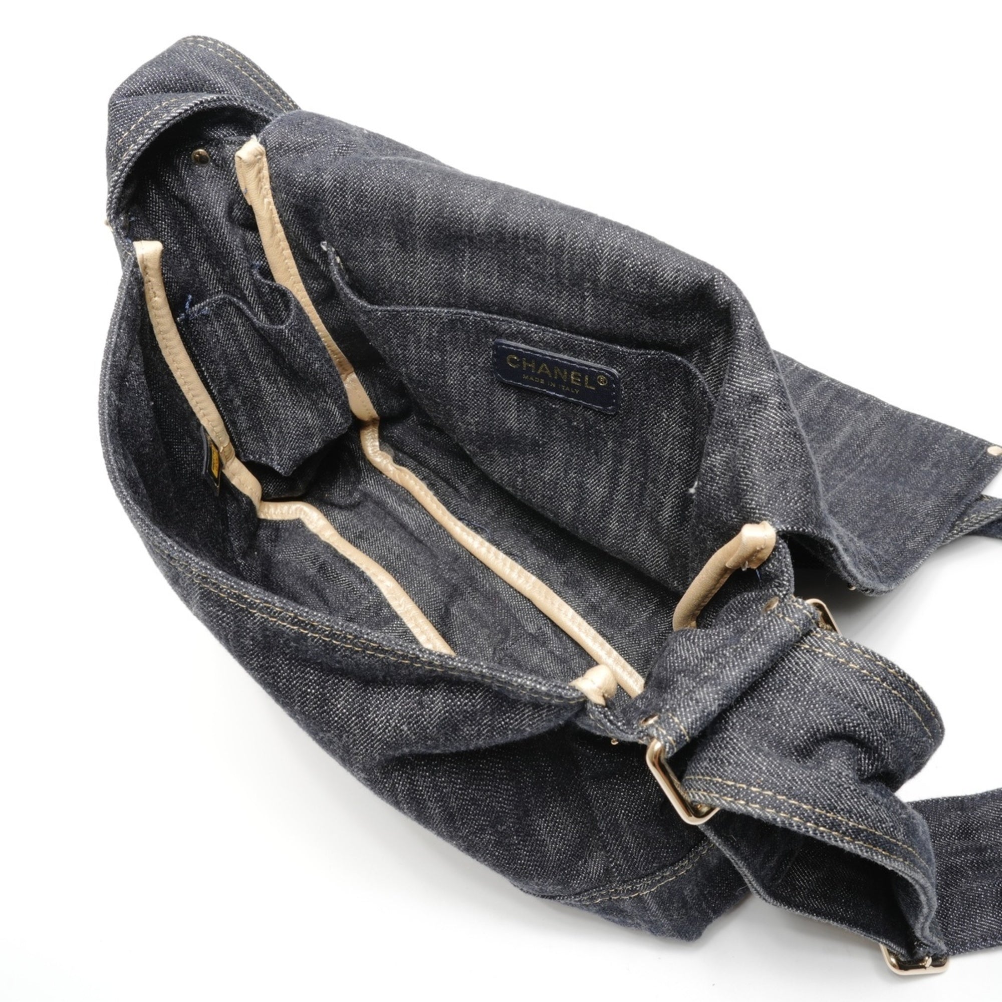 Chanel Blue Denim Shoulder Bag (Pre-Owned)