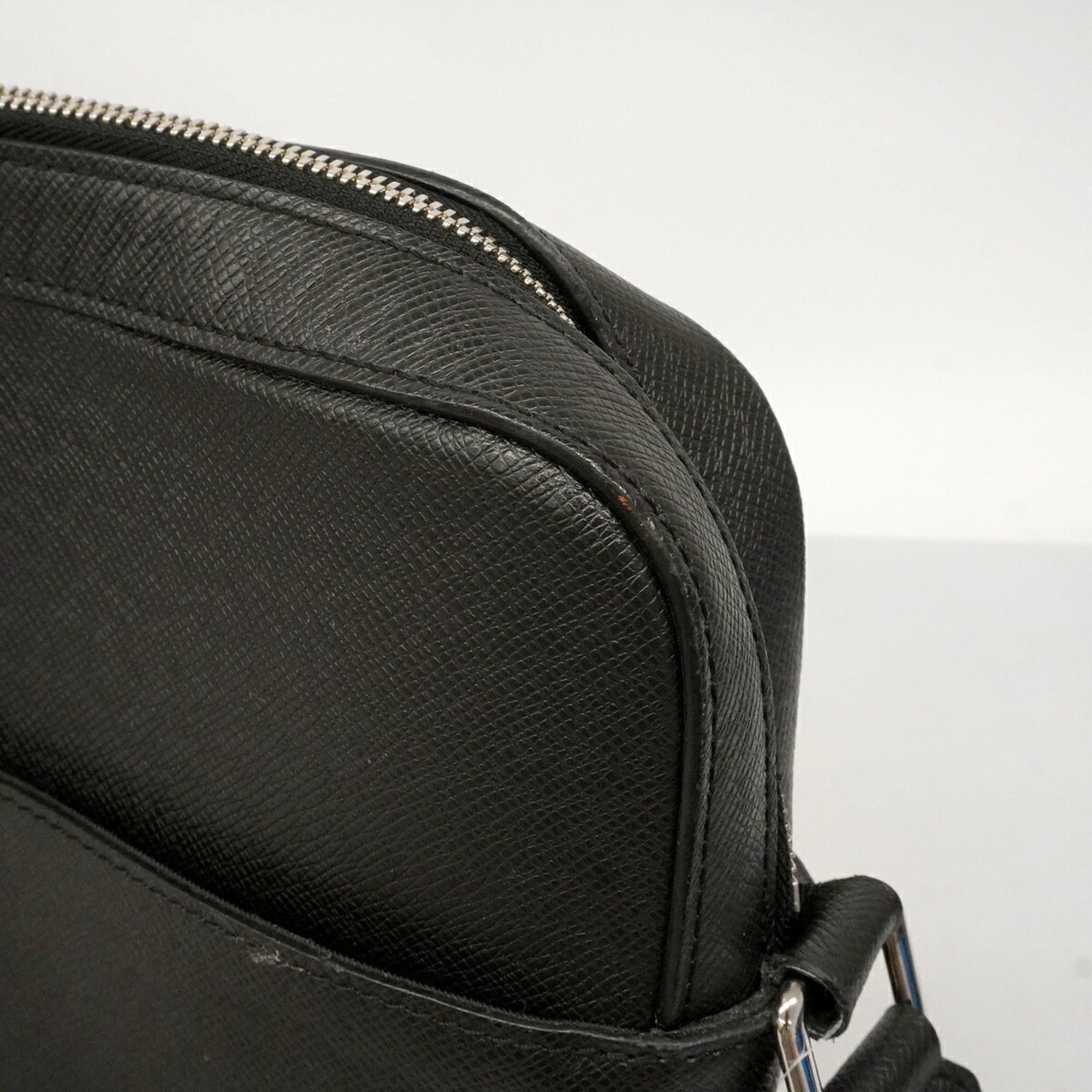 Louis Vuitton Black Shoulder Bag (Pre-Owned)