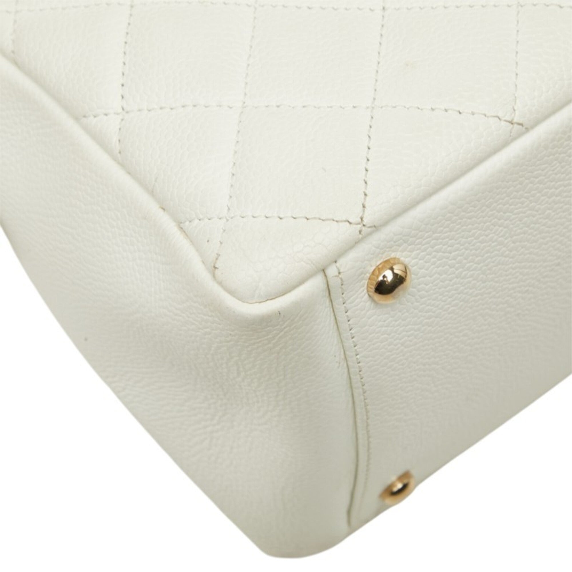 Chanel White Grained Calfskin Shoulder Bag (Pre-Owned)