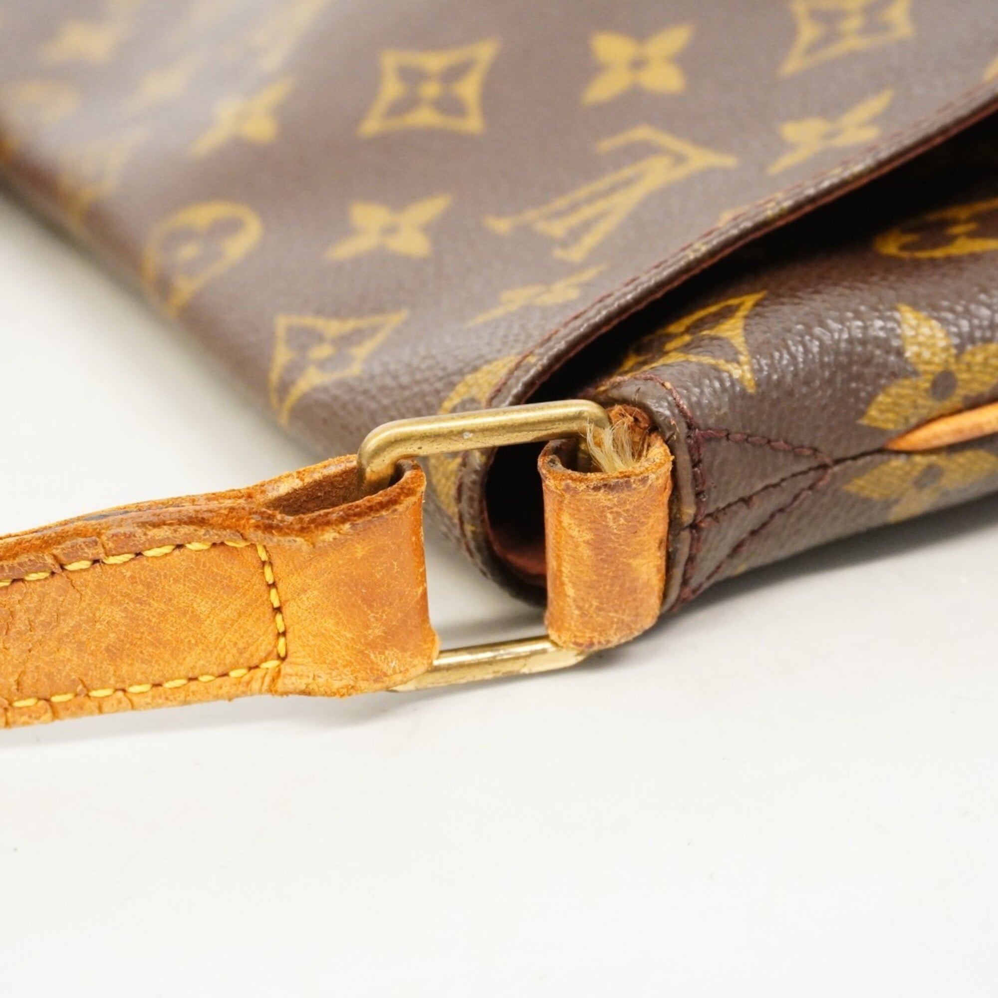 Louis Vuitton Brown Shoulder Bag (Pre-Owned)