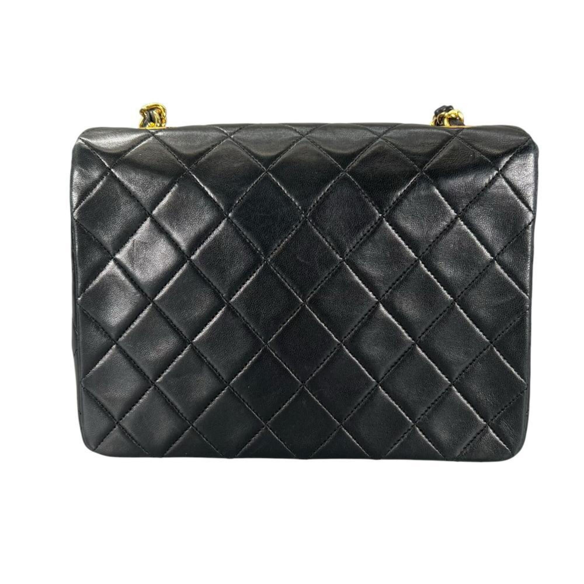 Chanel Black Leather Shoulder Bag (Pre-Owned)