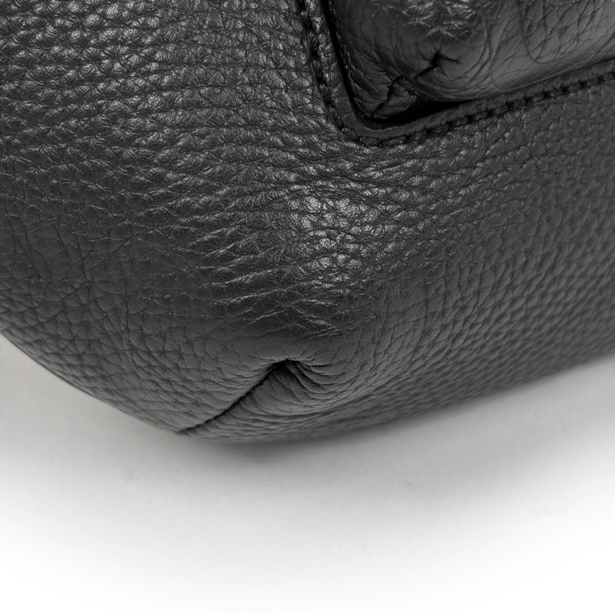 Gucci Black Leather Sling Bag (Pre-Owned)