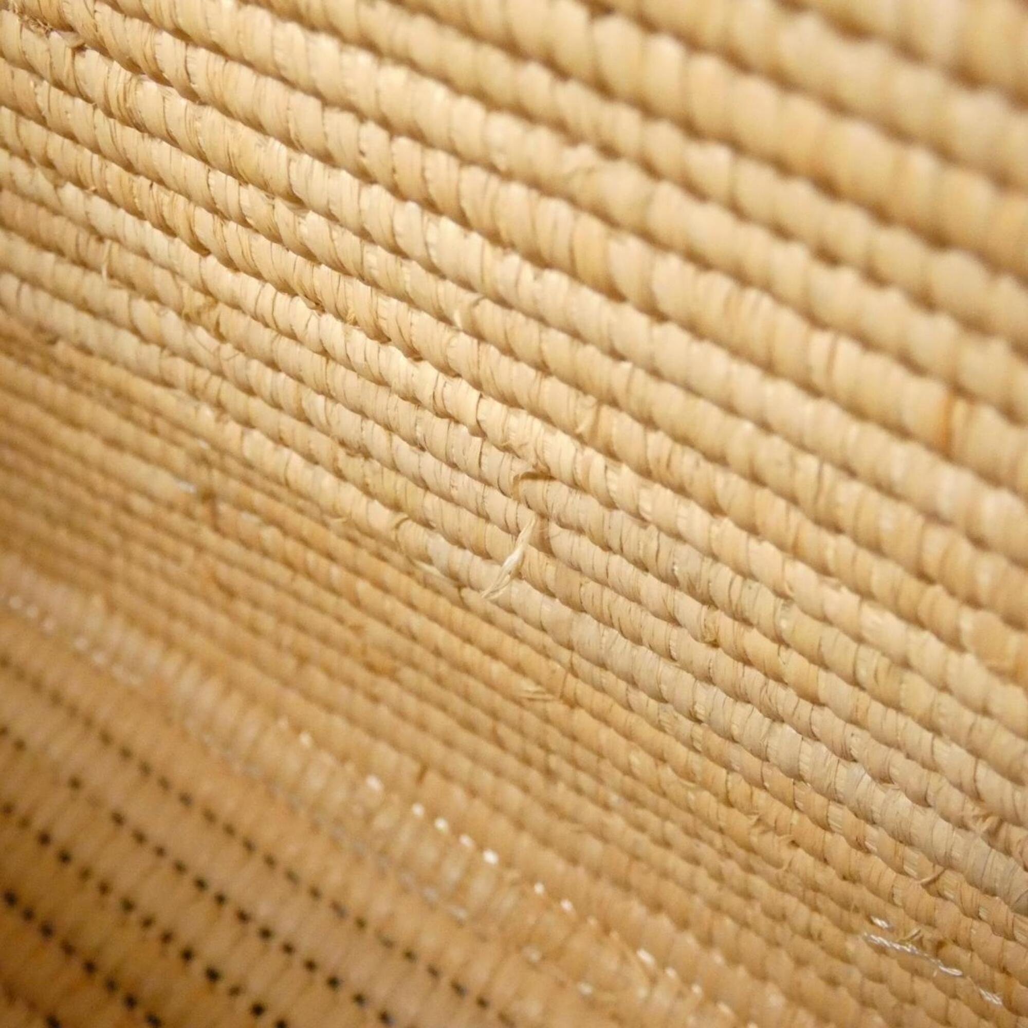 Loewe White Raffia Leather Basket Handbag (Pre-Owned)