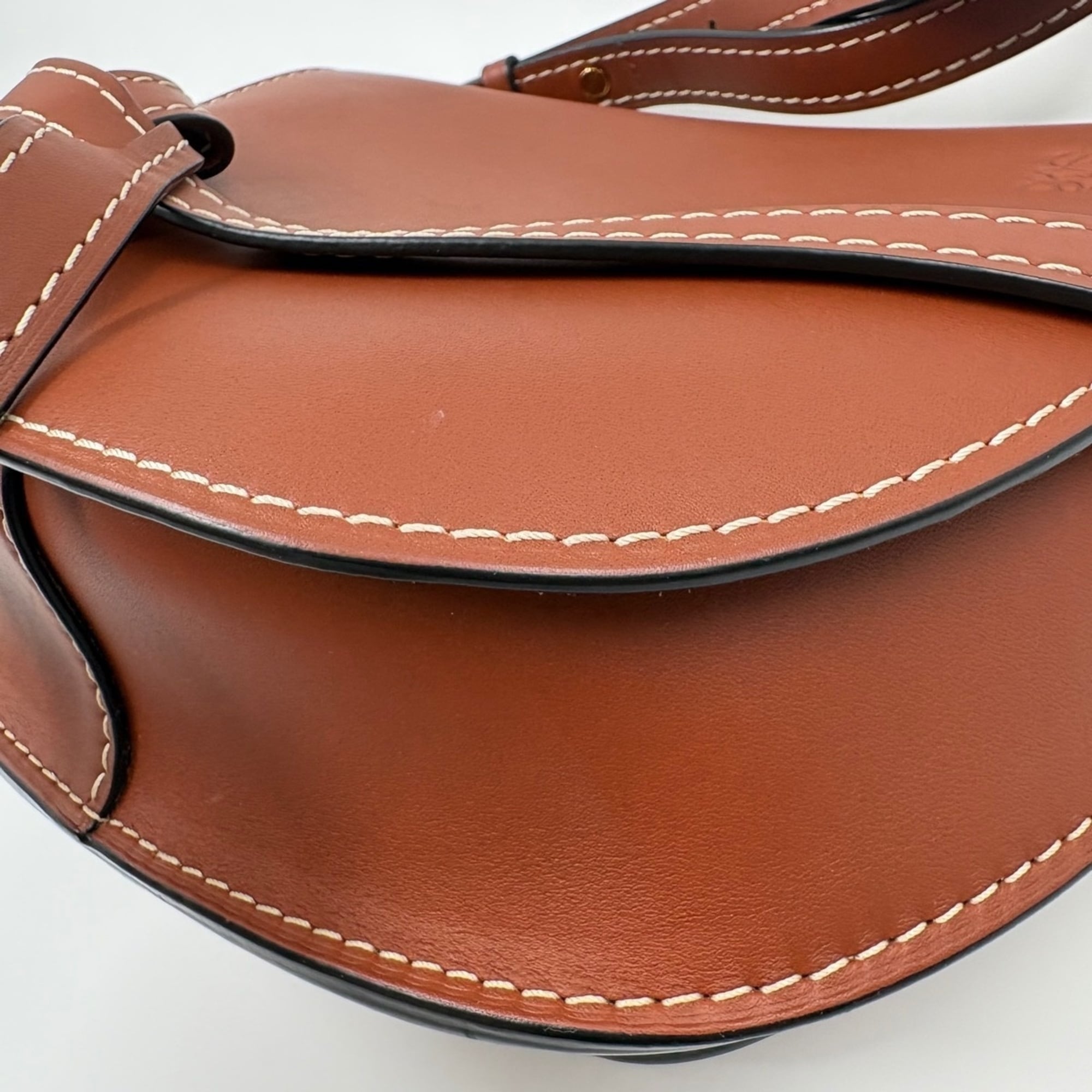 Loewe Brown Shoulder Bag (Pre-Owned)