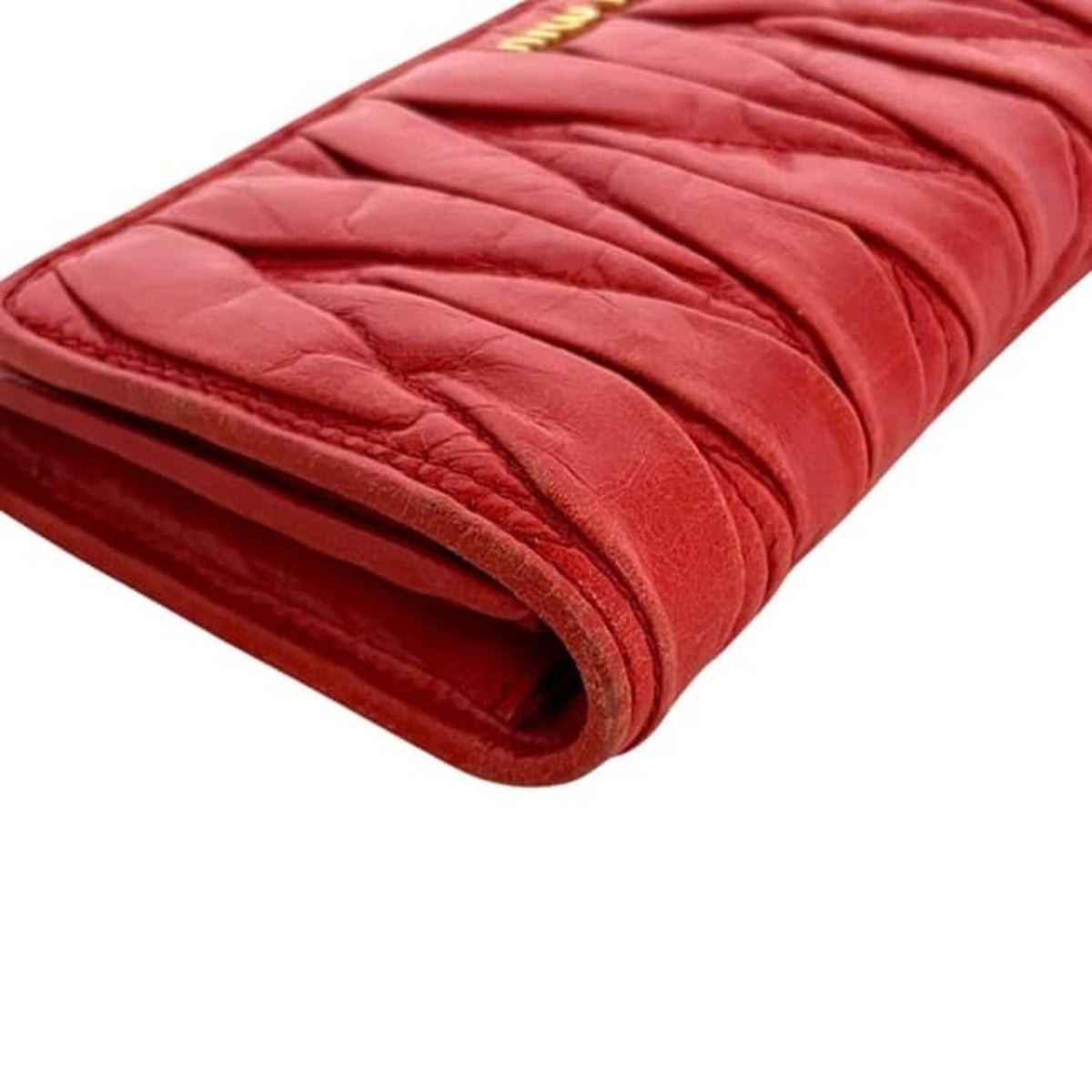 Miu Miu Matelasse Red Color Leather Long Wallet (Bi-Fold) (Pre-Owned)